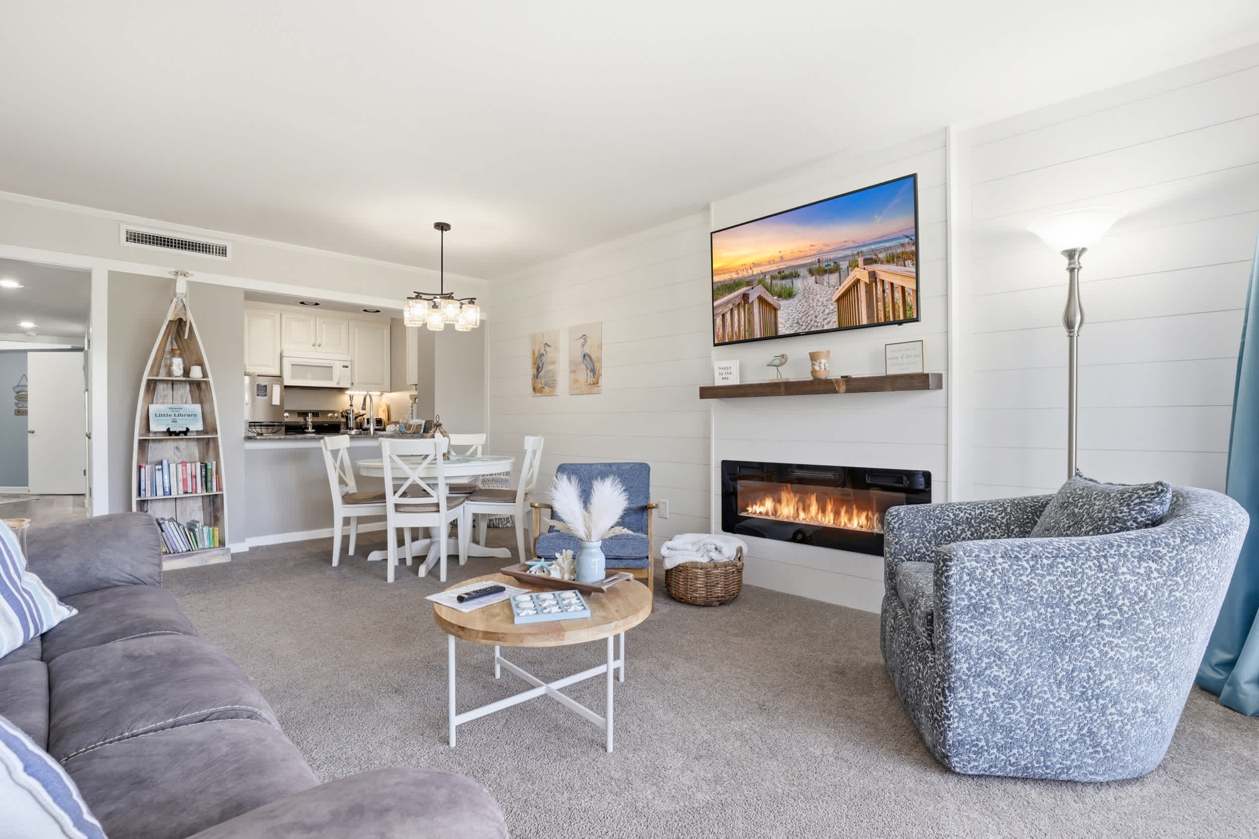 Ocean Creek Resort Villa w Fireplace and Balcony