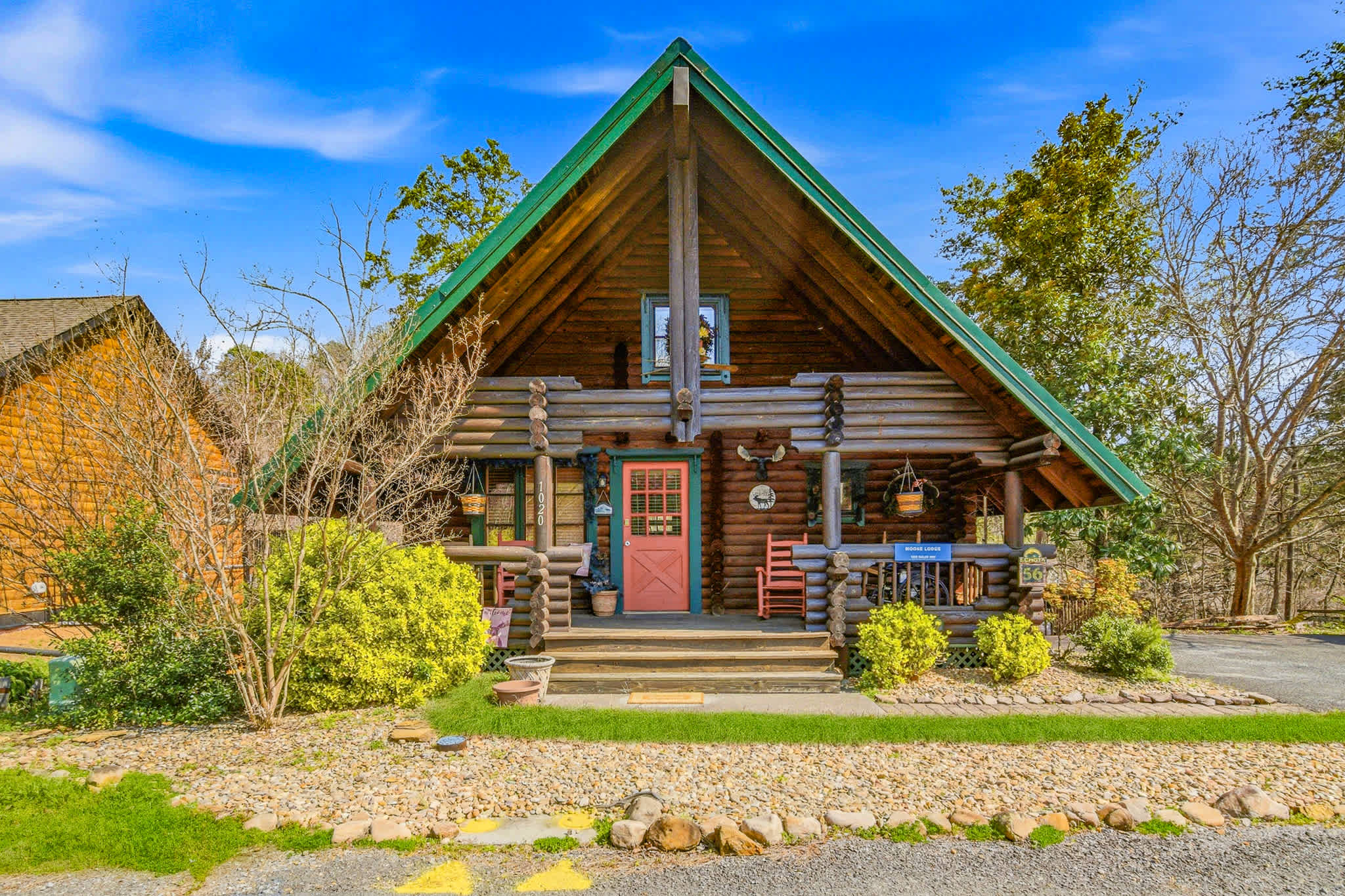 Sevierville Log Cabin Retreat, Hot Tub, Game Loft — Sevierville, TN — vacation rental