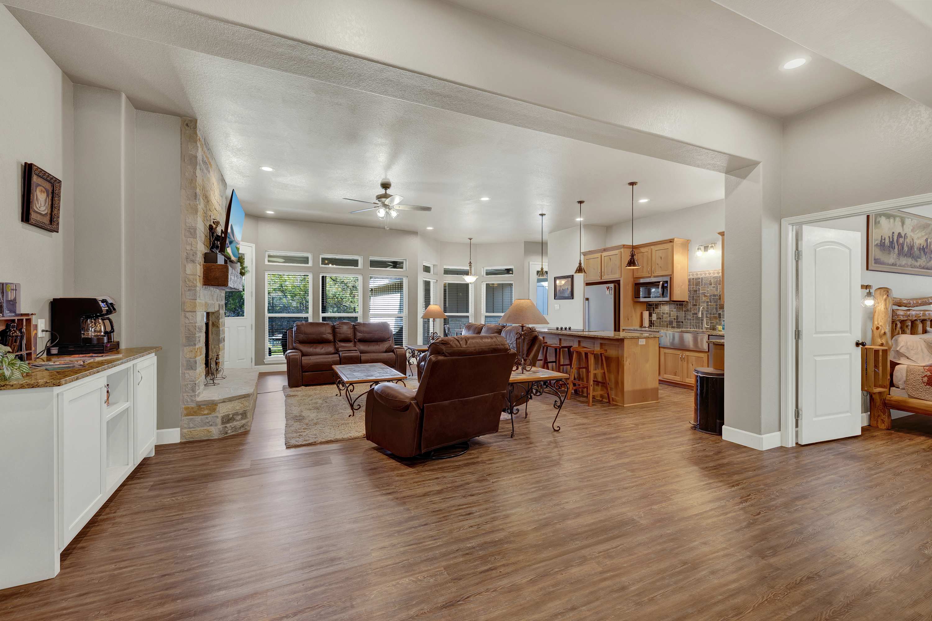 Crazy Horse-Close to Canyon Lake Marina! | Photo 9