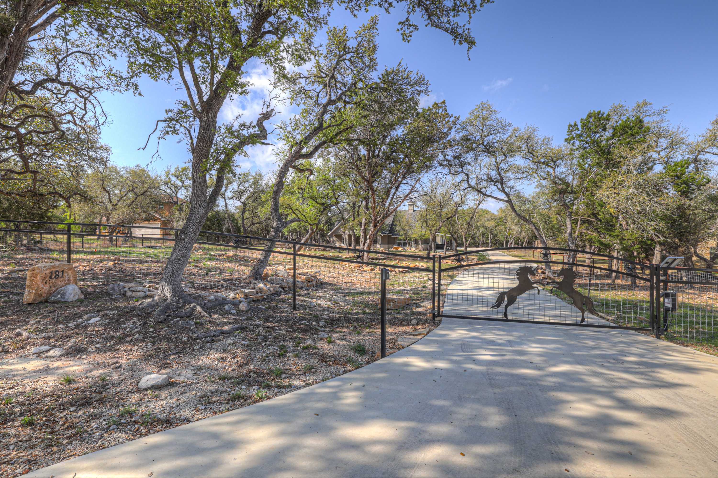 Crazy Horse-Close to Canyon Lake Marina! | Photo 6