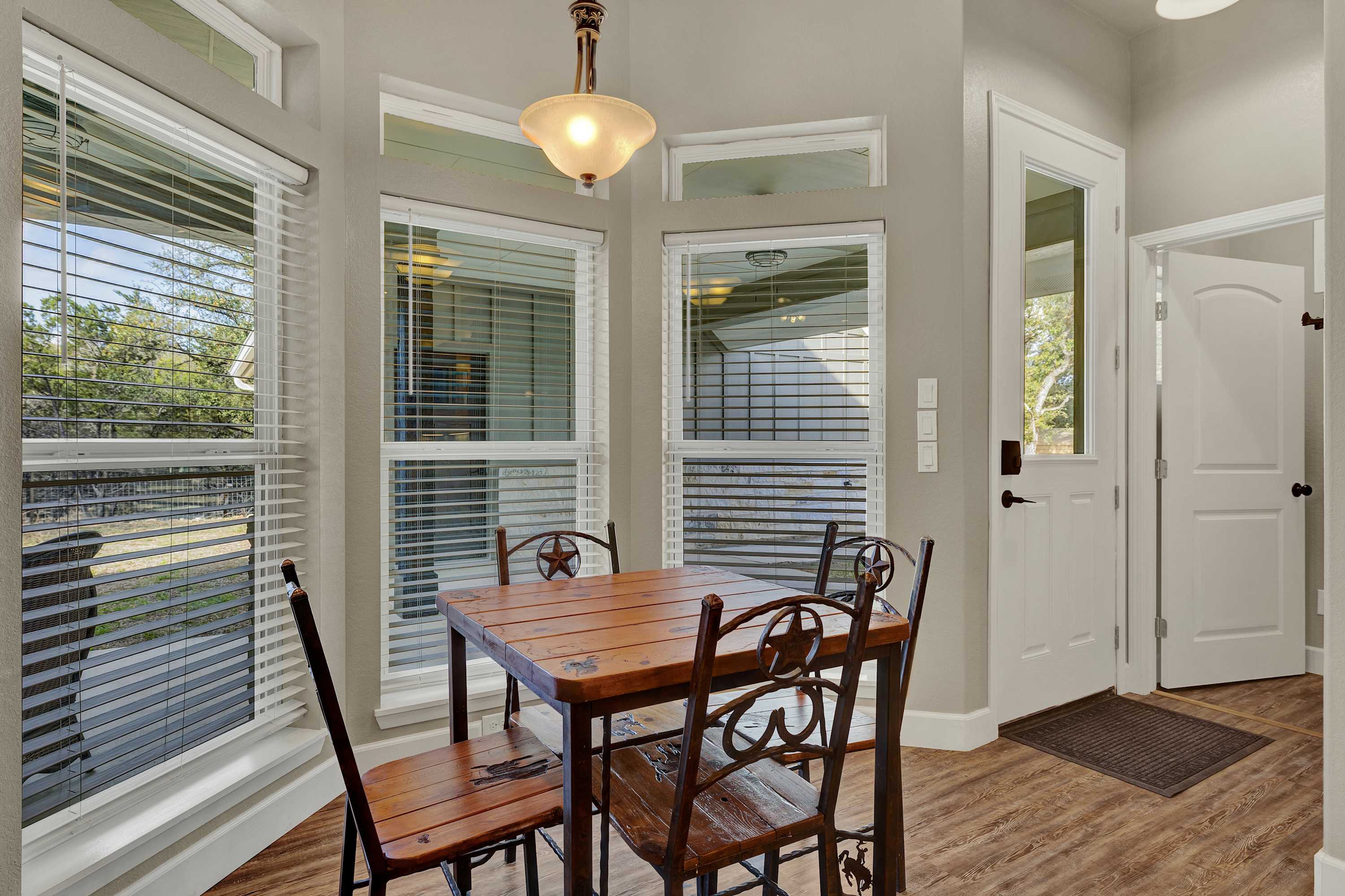 Crazy Horse-Close to Canyon Lake Marina! | Photo 12