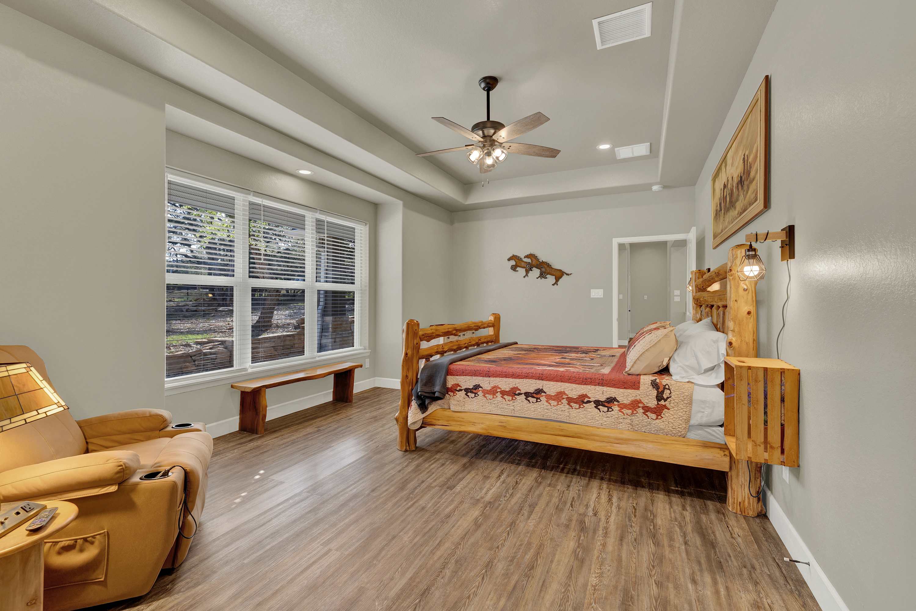 Crazy Horse-Close to Canyon Lake Marina! | Photo 16