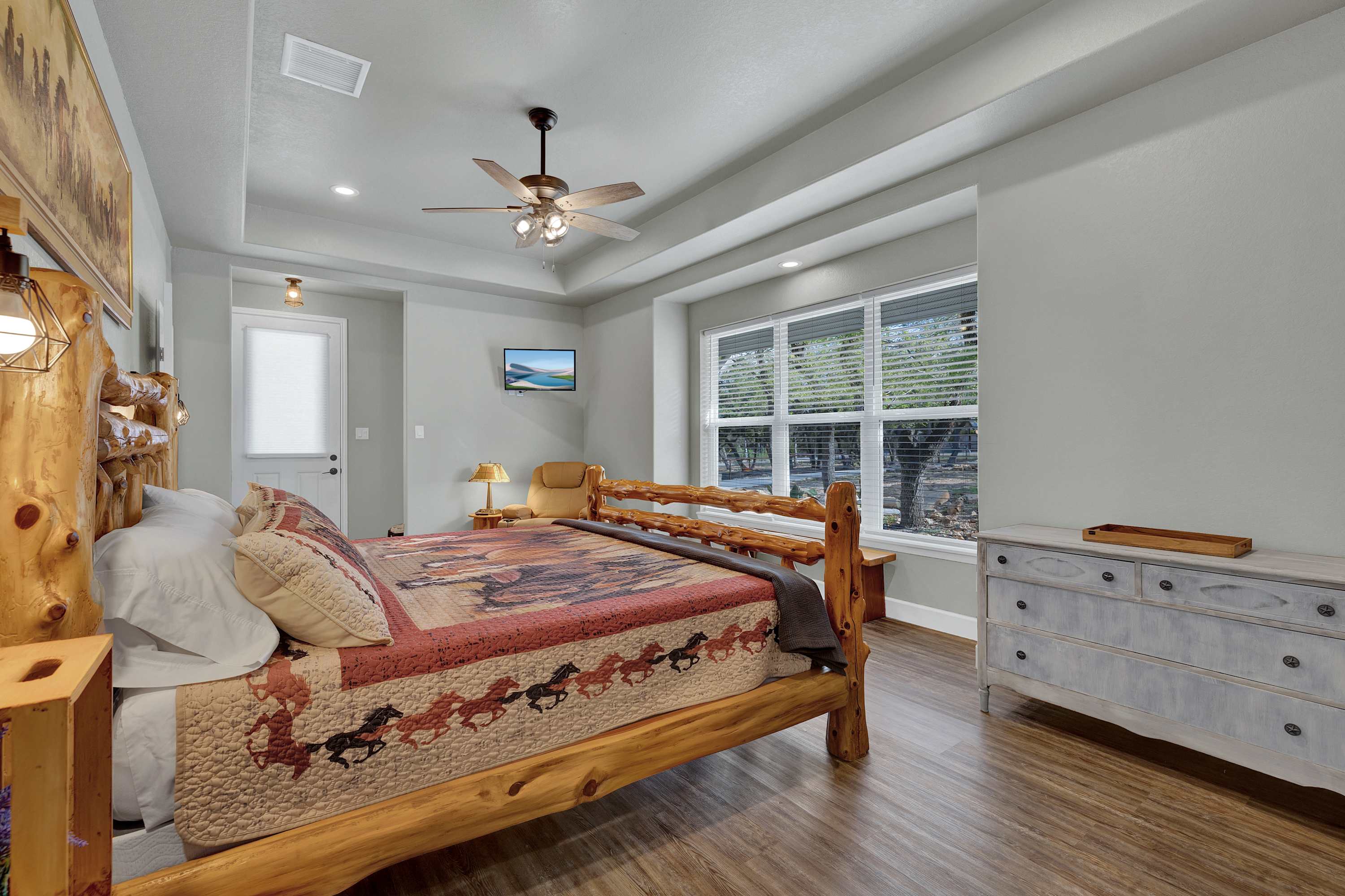 Crazy Horse-Close to Canyon Lake Marina! | Photo 17