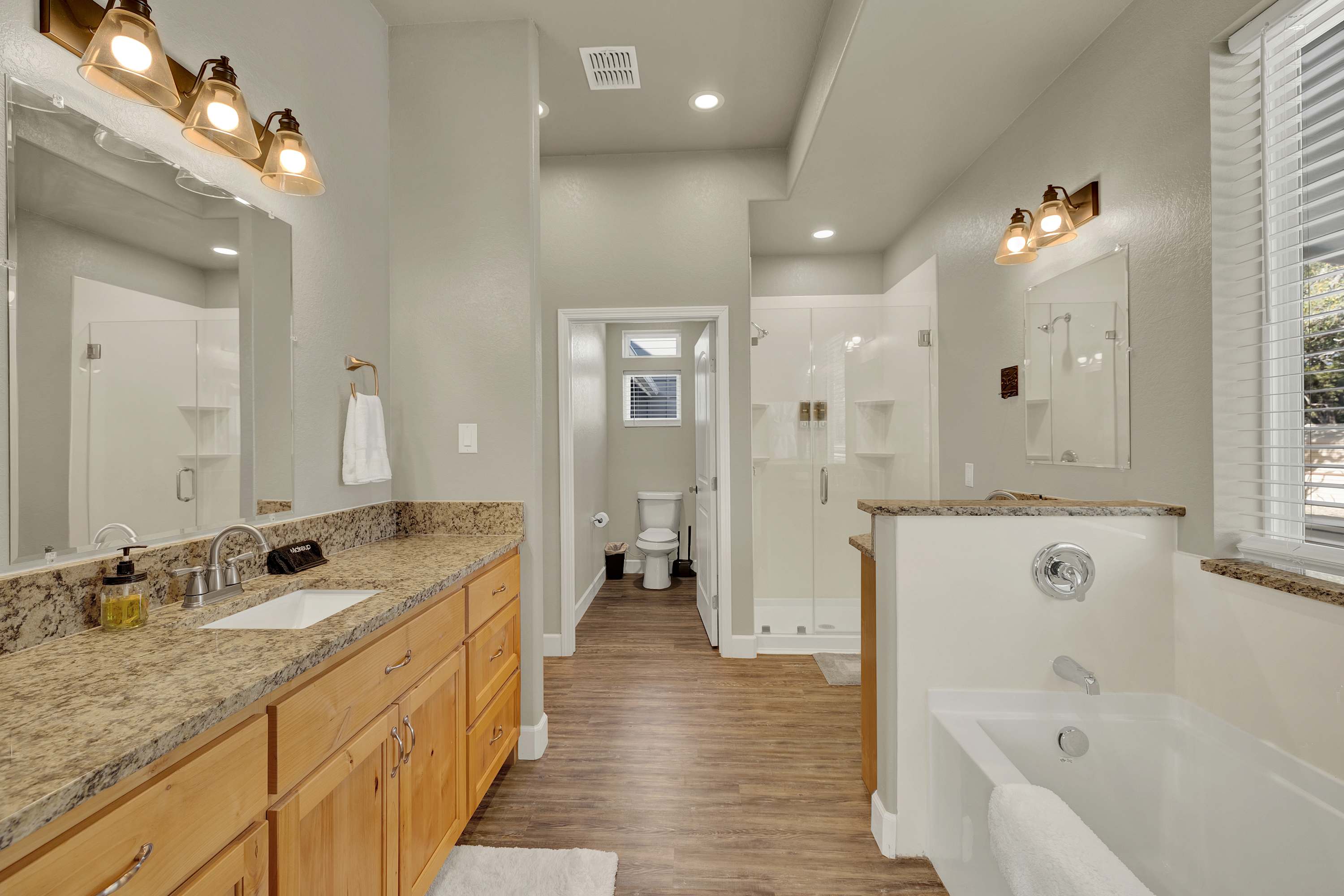 Crazy Horse-Close to Canyon Lake Marina! | Photo 18