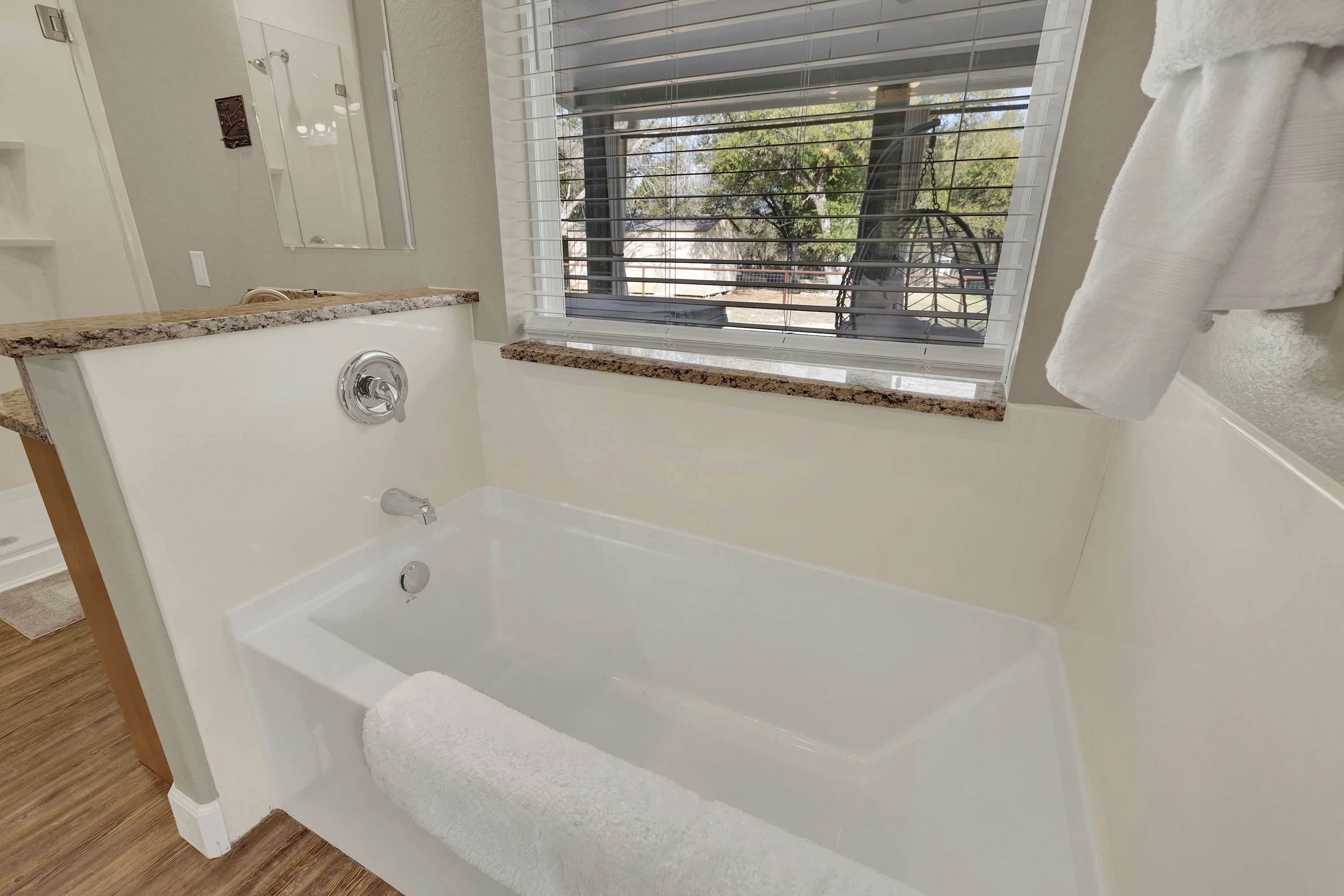 Crazy Horse-Close to Canyon Lake Marina! | Photo 19