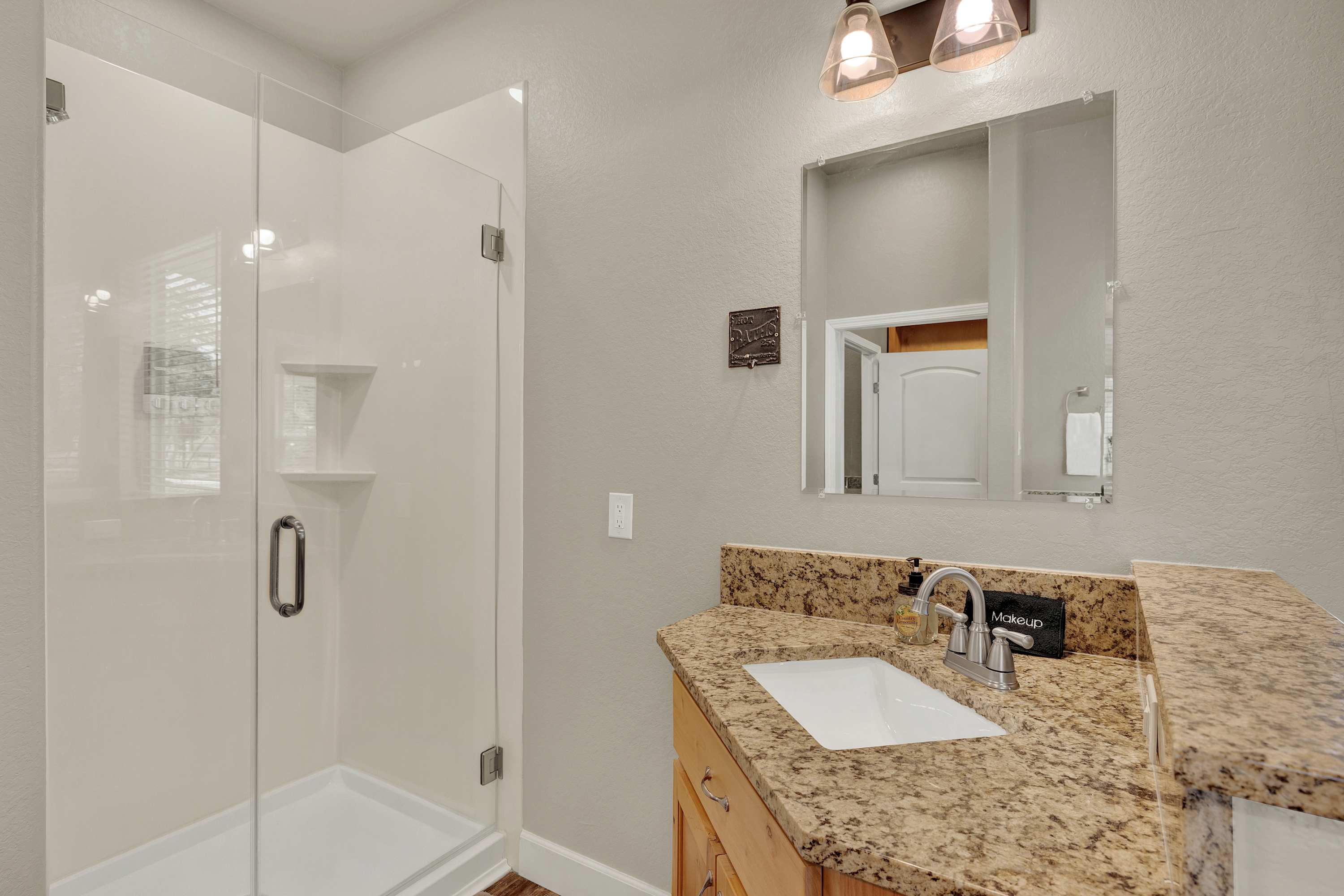 Crazy Horse-Close to Canyon Lake Marina! | Photo 20