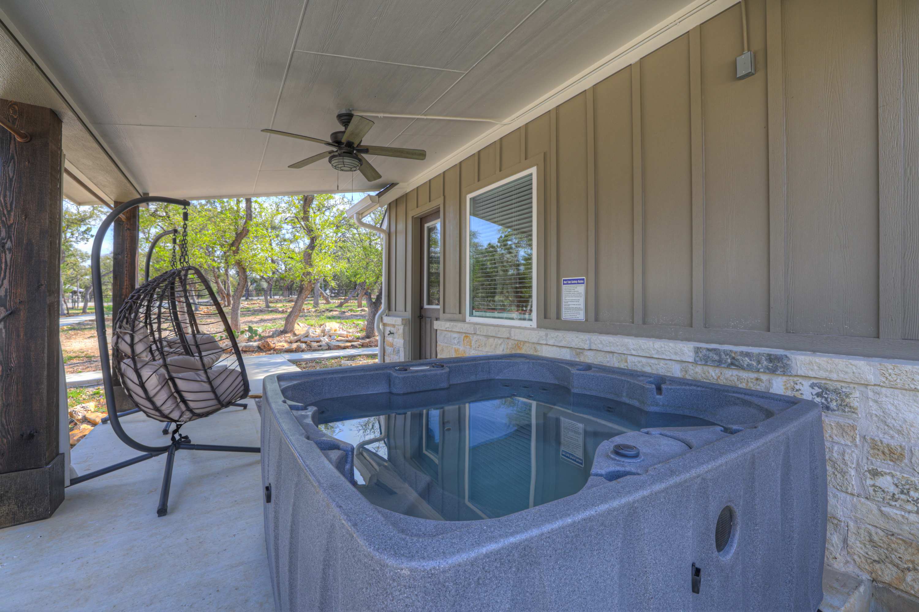 Crazy Horse-Close to Canyon Lake Marina! | Photo 29