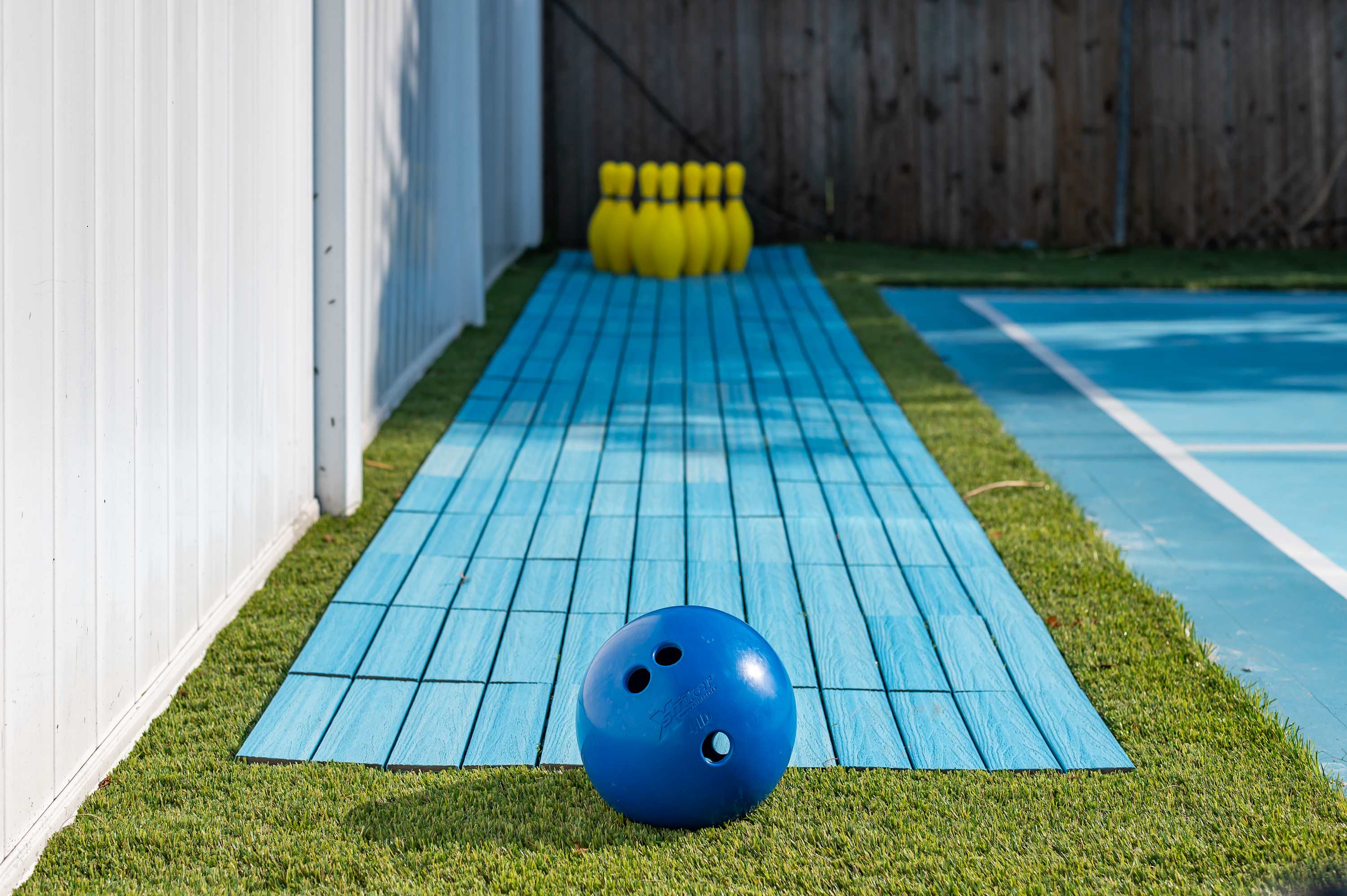 Heated Pool! Pickleball! Fire Pit! Outdoor Theatre