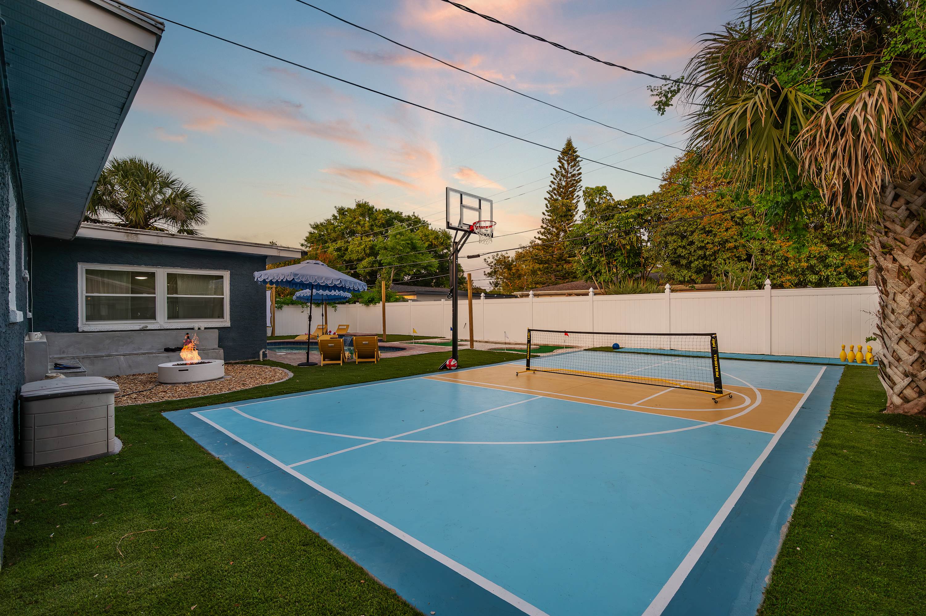 Heated Pool! Pickleball! Fire Pit! Outdoor Theatre