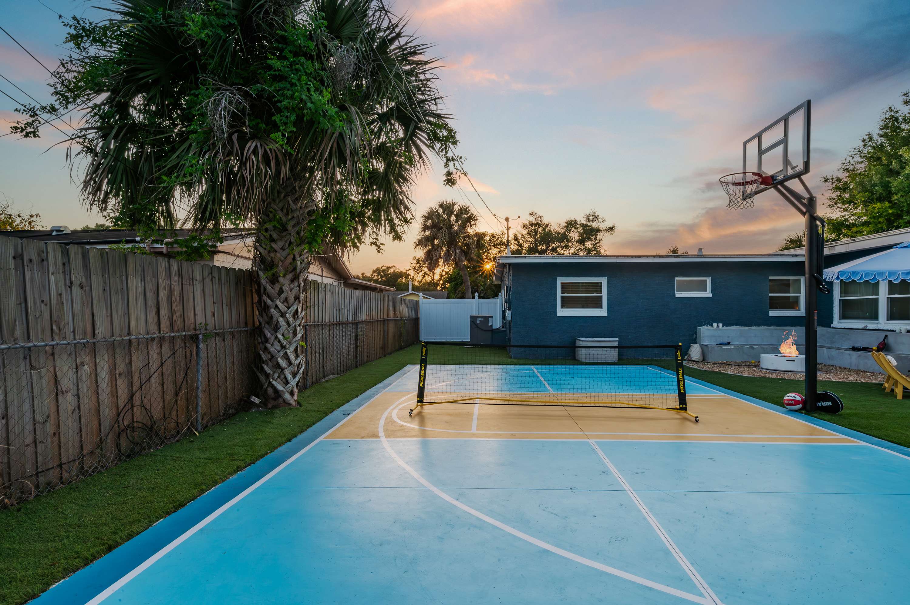 Heated Pool! Pickleball! Fire Pit! Outdoor Theatre