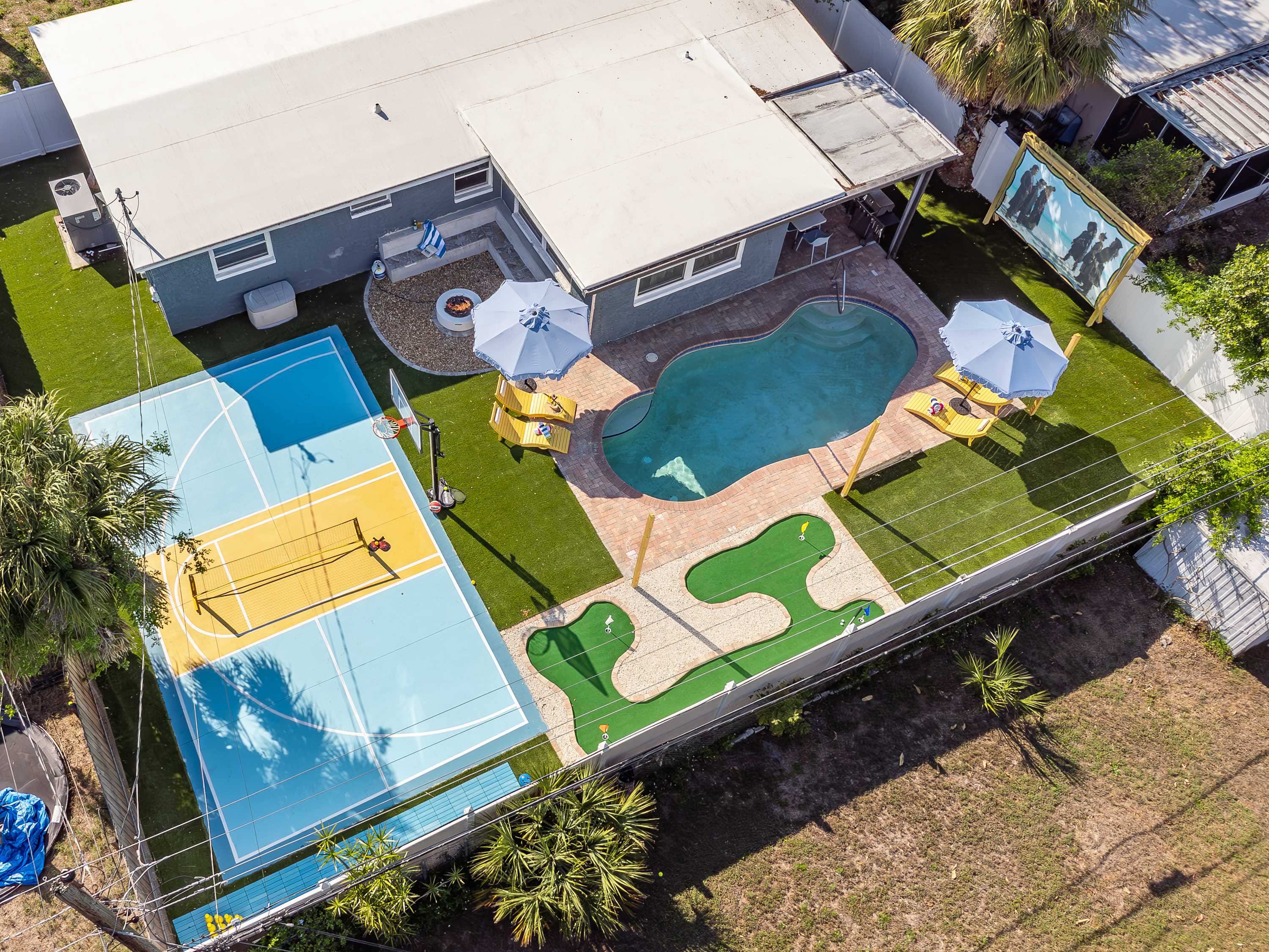 Heated Pool! Pickleball! Fire Pit! Outdoor Theatre