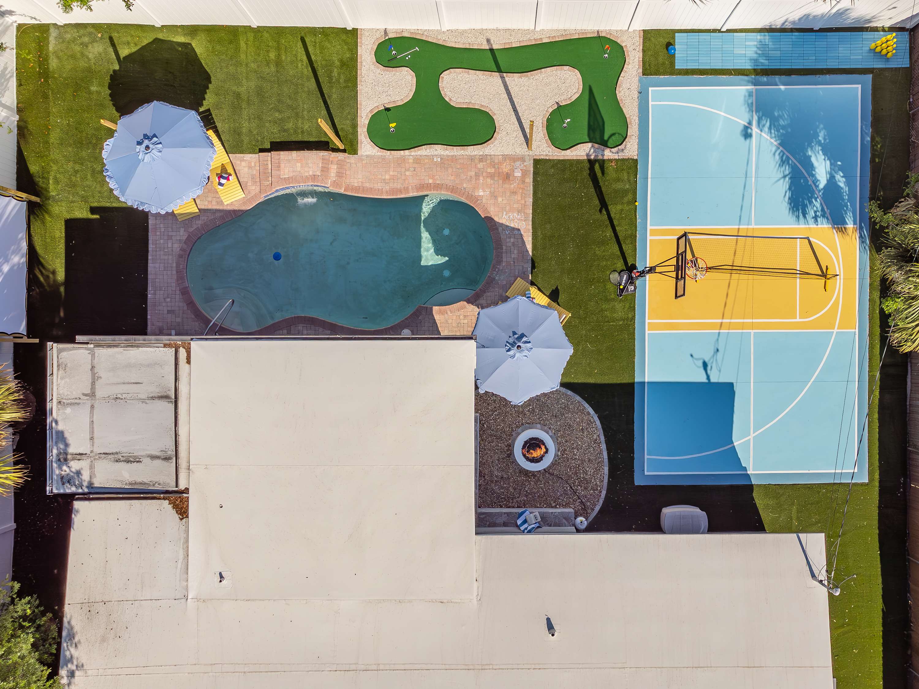 Heated Pool! Pickleball! Fire Pit! Outdoor Theatre