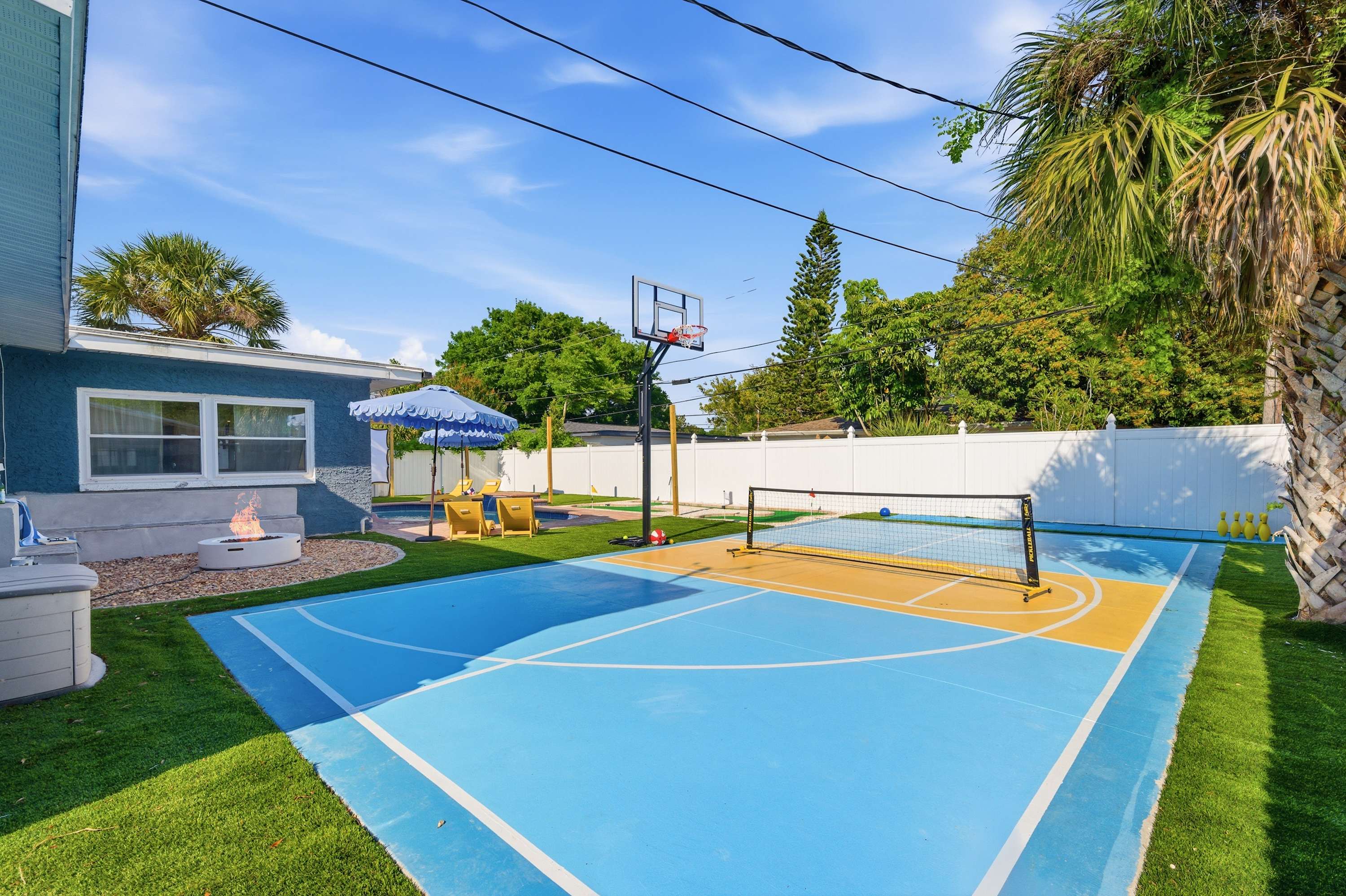 Heated Pool! Pickleball! Fire Pit! Outdoor Theatre