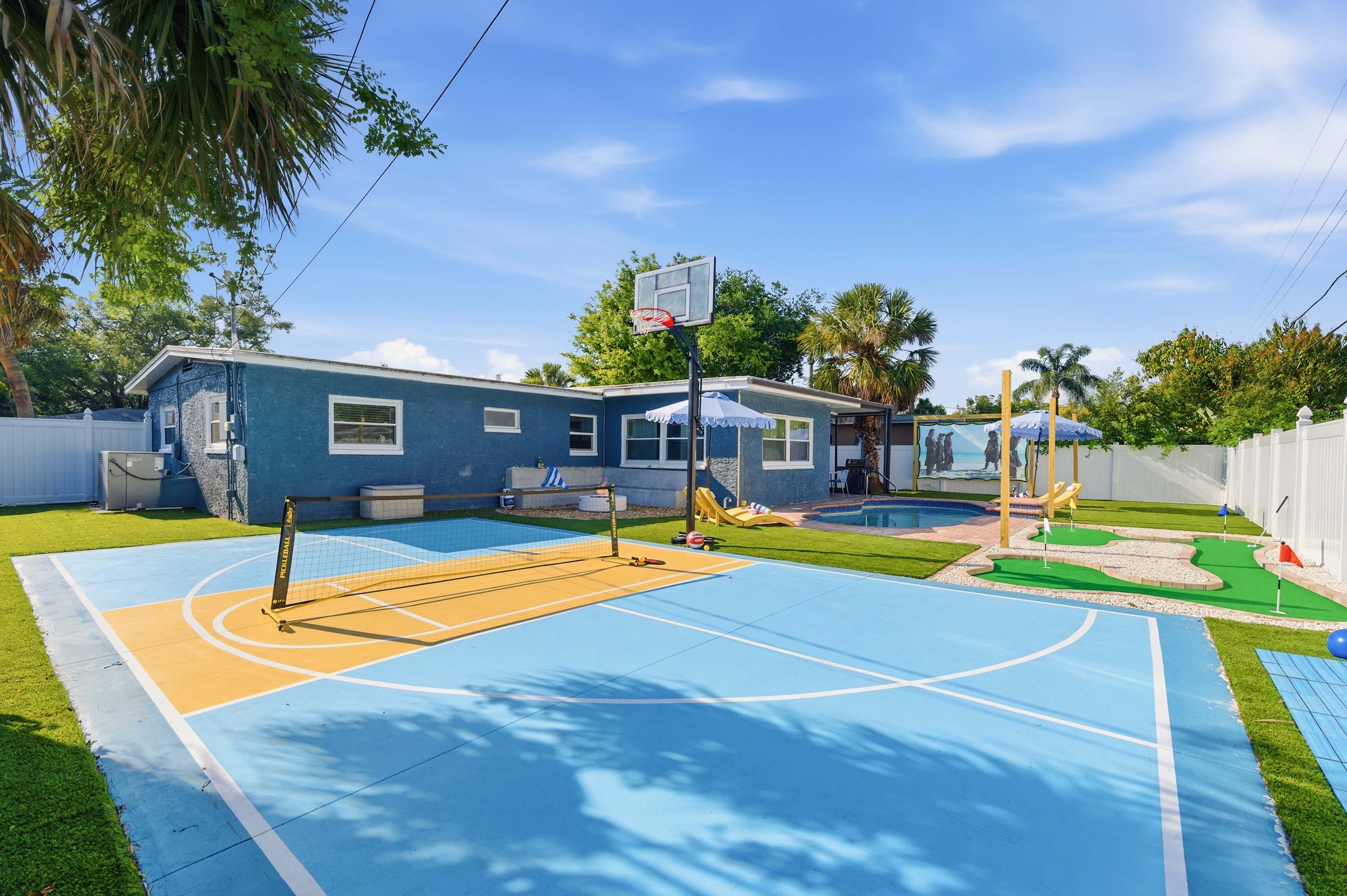 Heated Pool! Pickleball! Fire Pit! Outdoor Theatre