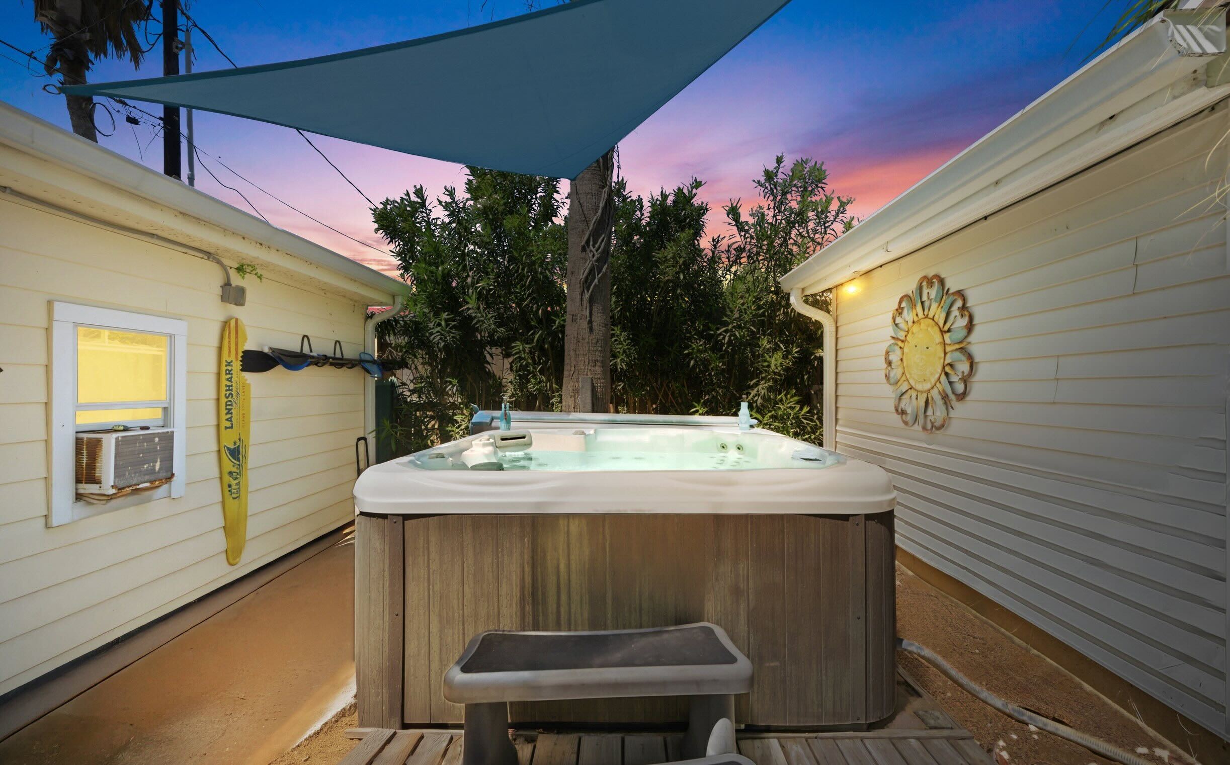 Coastal Cottage with Hot Tub + nearby beach