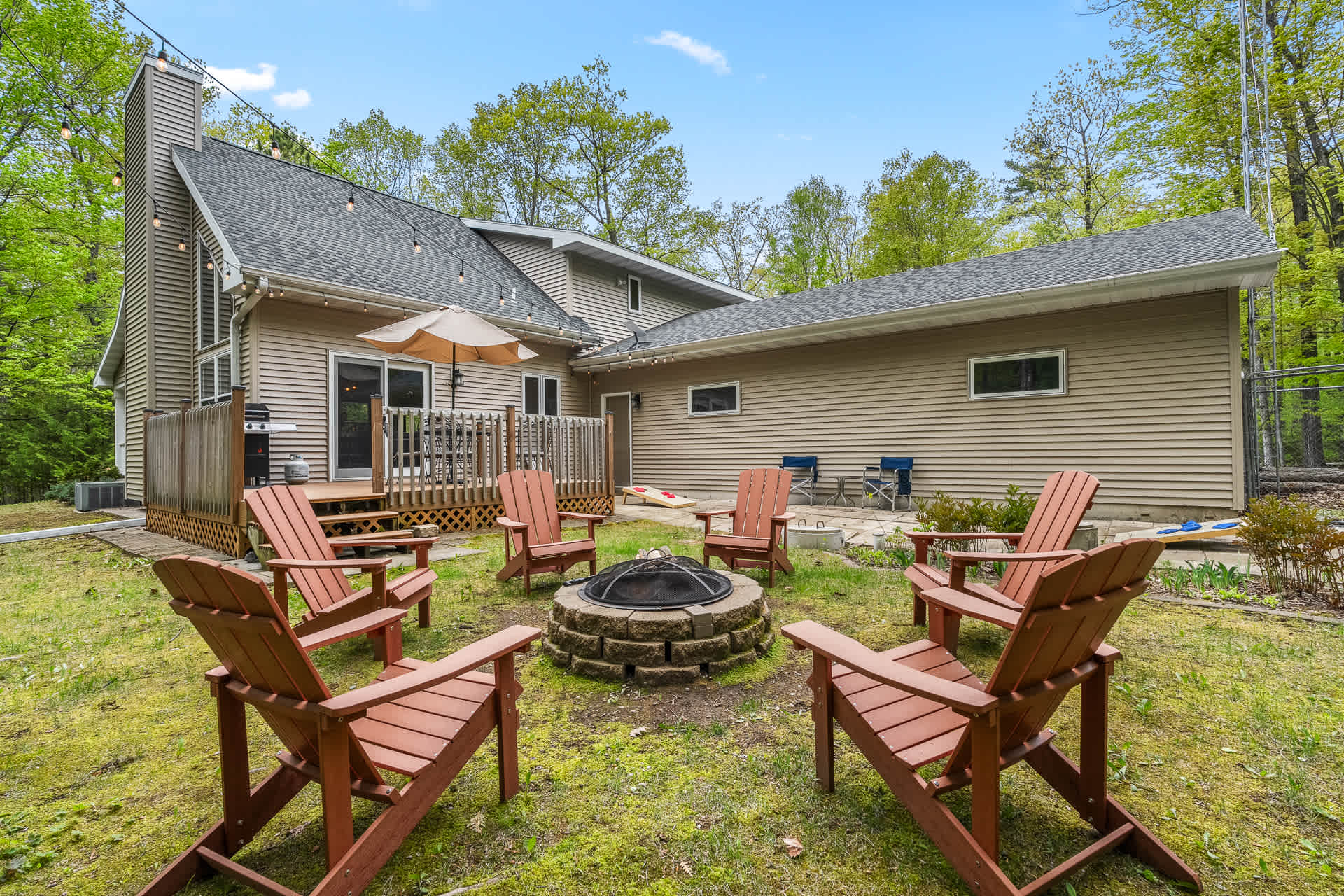Fire pit with 6 chairs!