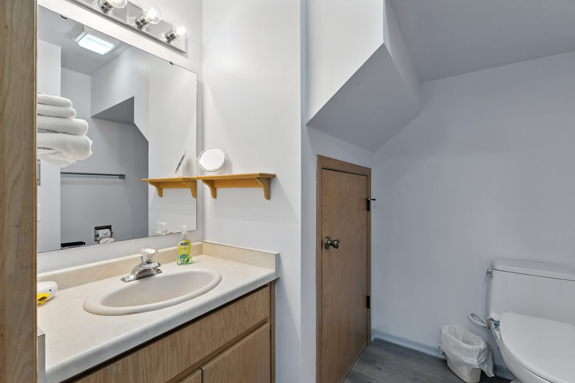Hilltop Hideaway (Unit B-5) 9