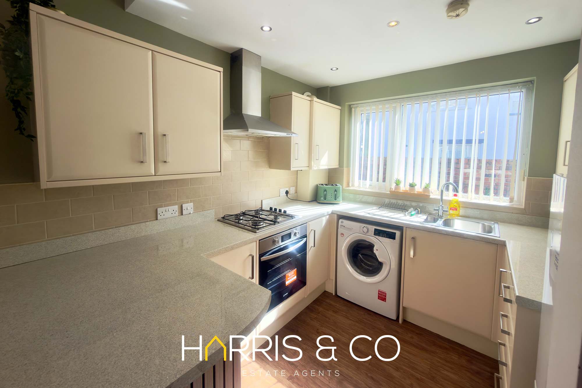 The Great Wave Retreat - Calm Coastal Stay in Lowther Road 10 FY7 7AS - Property image 31 - VivreStays