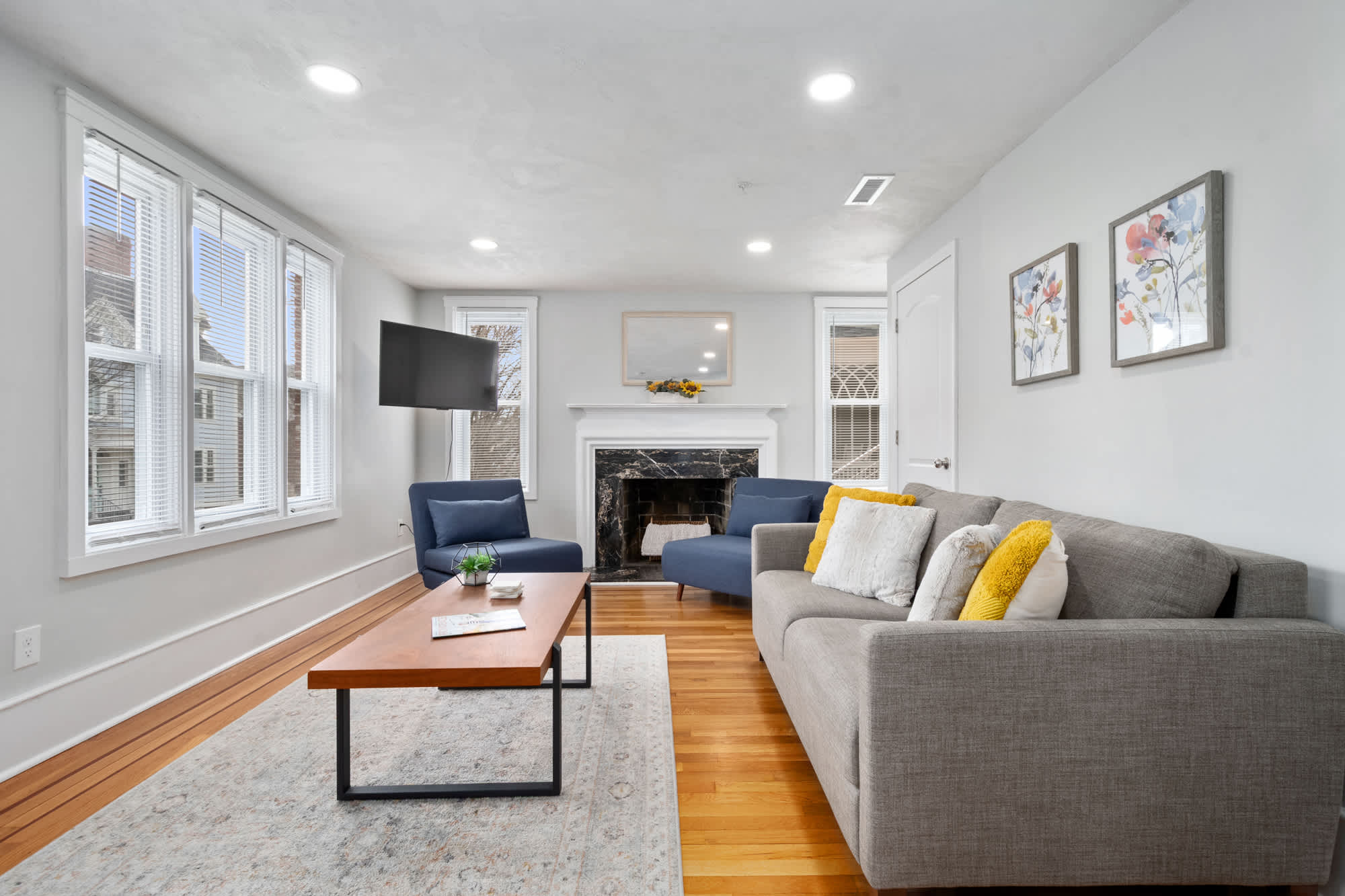 Charming Apartment With Fully Equipped Kitchen - Stylish Retreat - Providence, RI