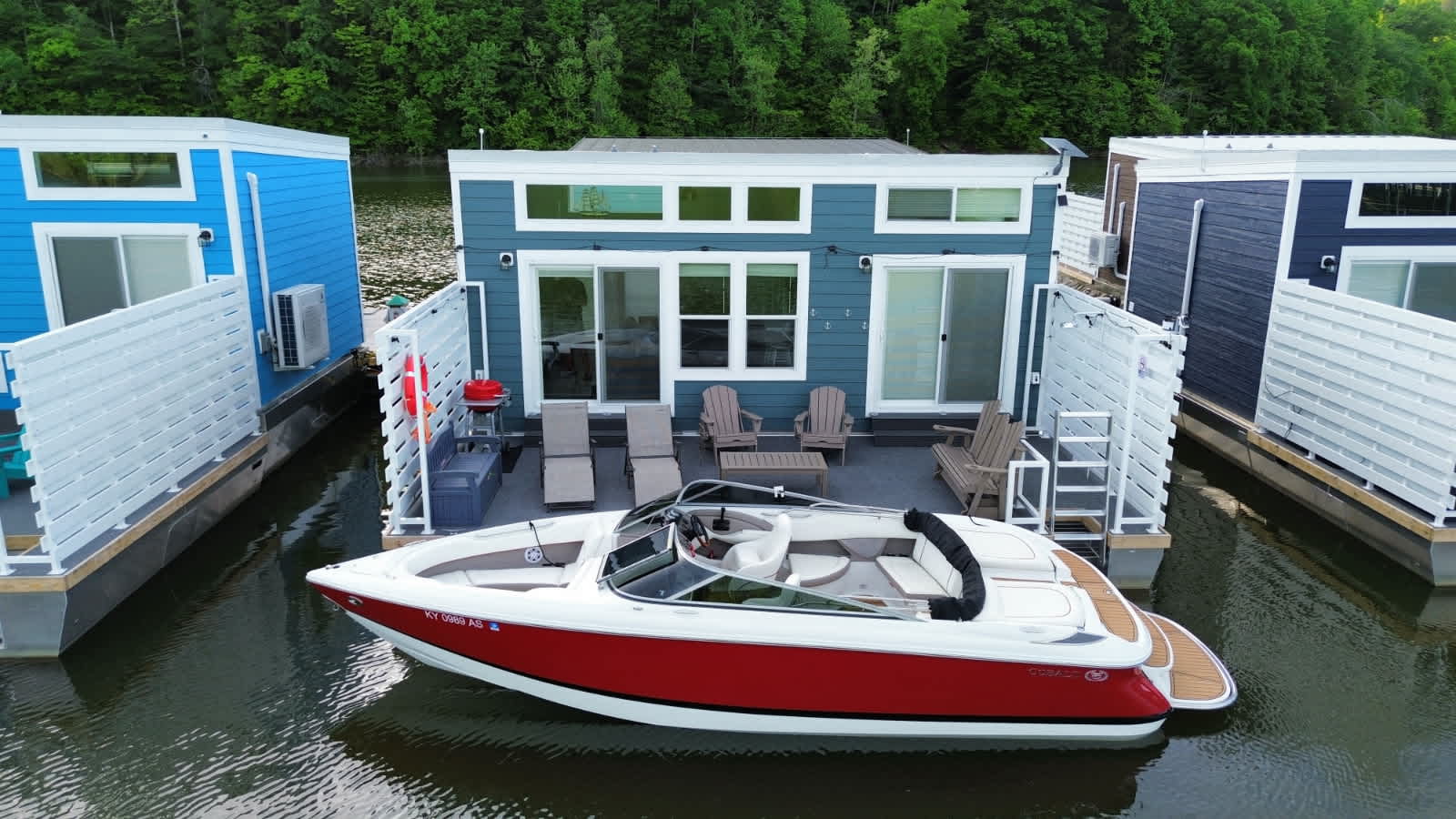 Slip Away - Floating House on Lake Cumberland in Russell Springs, KY