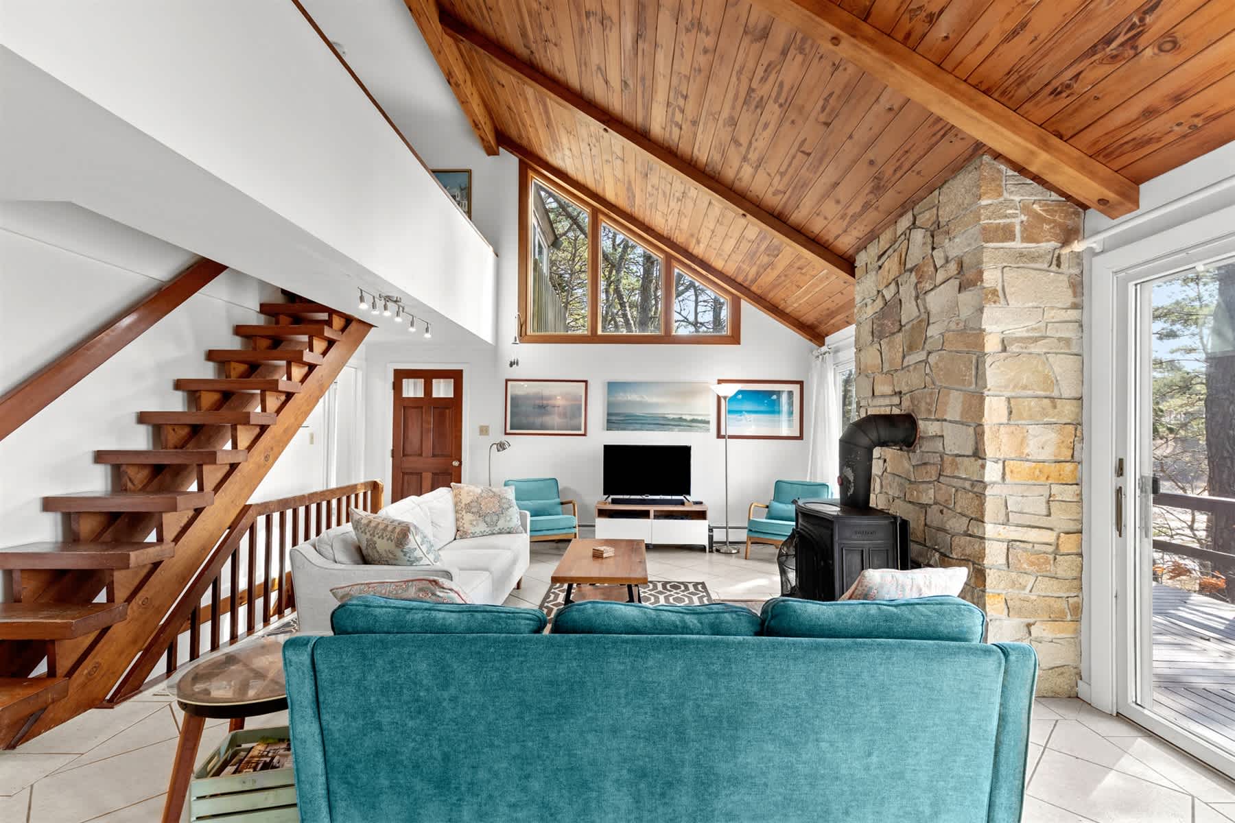 New 2026 Private 4BD Retreat With Surrounding Water Views 4