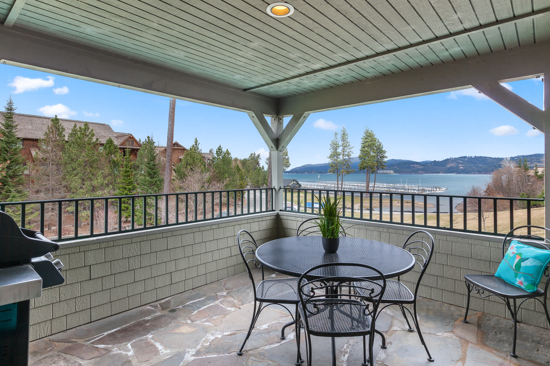 Unwind at Mountain Lake Getaway near Gozzer