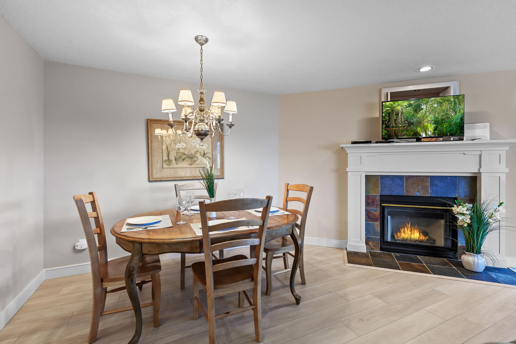Unwind at Mountain Lake Getaway near Gozzer 3