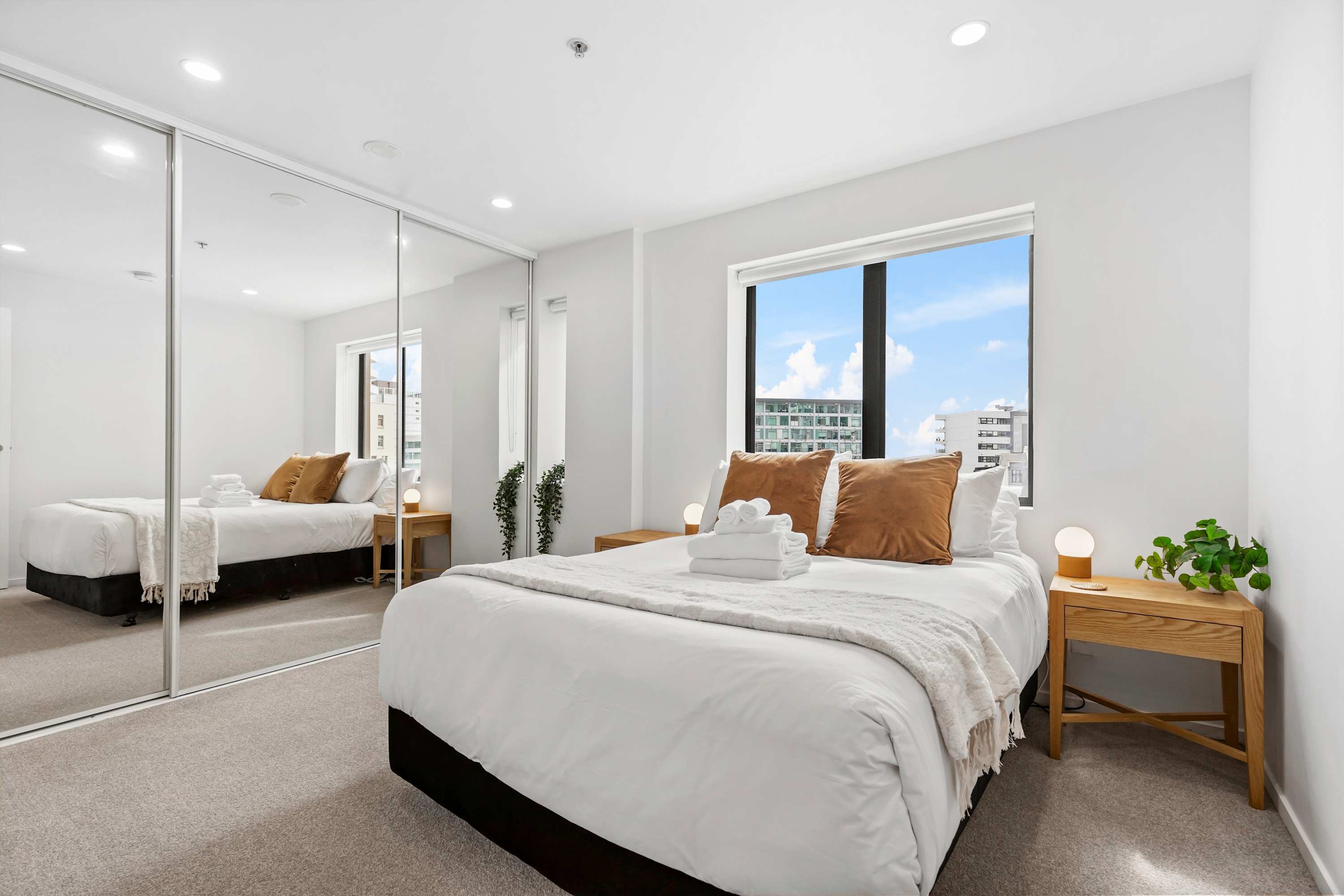 City Apt w Balcony Parking Zodiak Stays