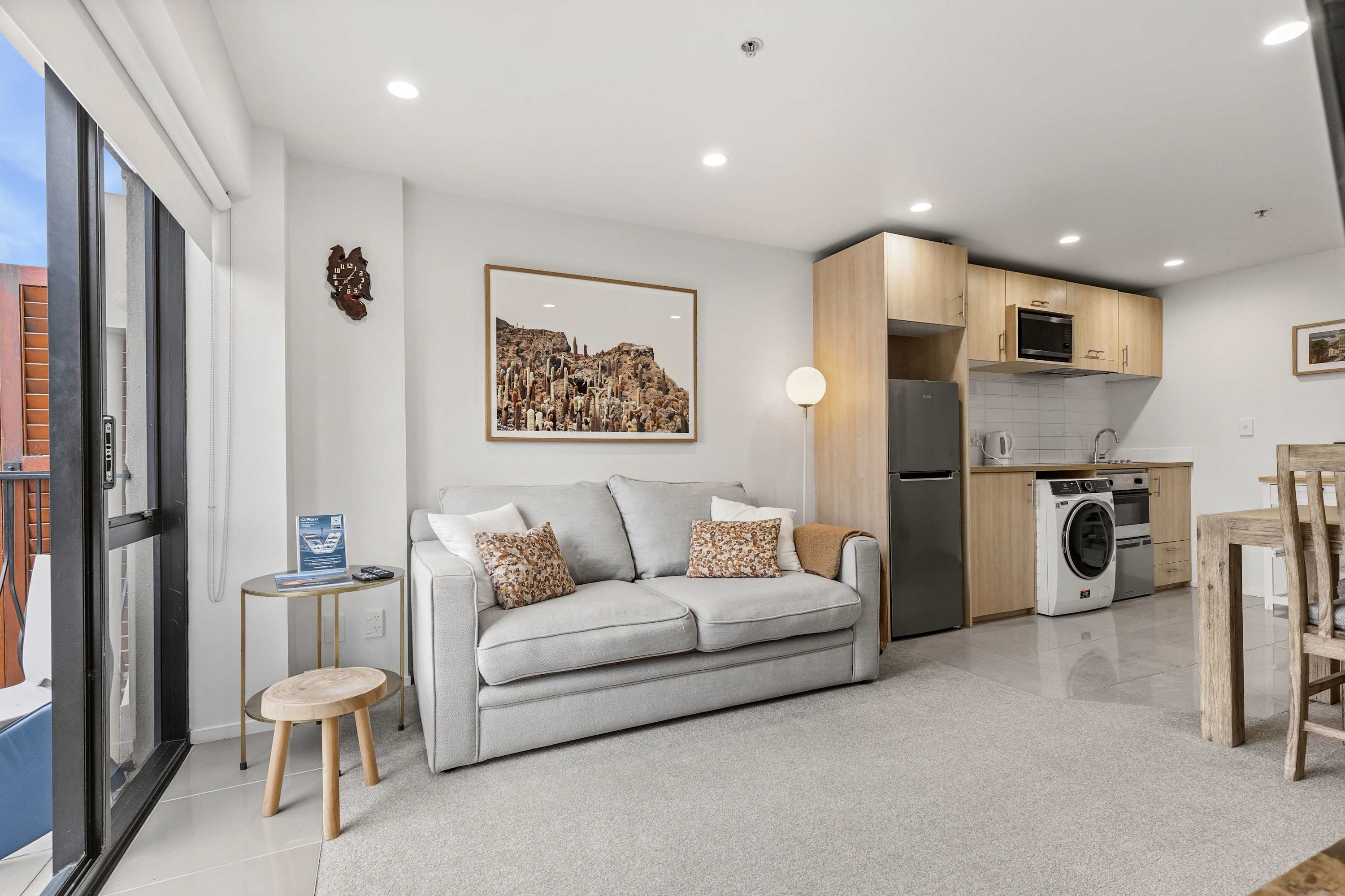 City Apt w Balcony Parking Zodiak Stays | Photo 3