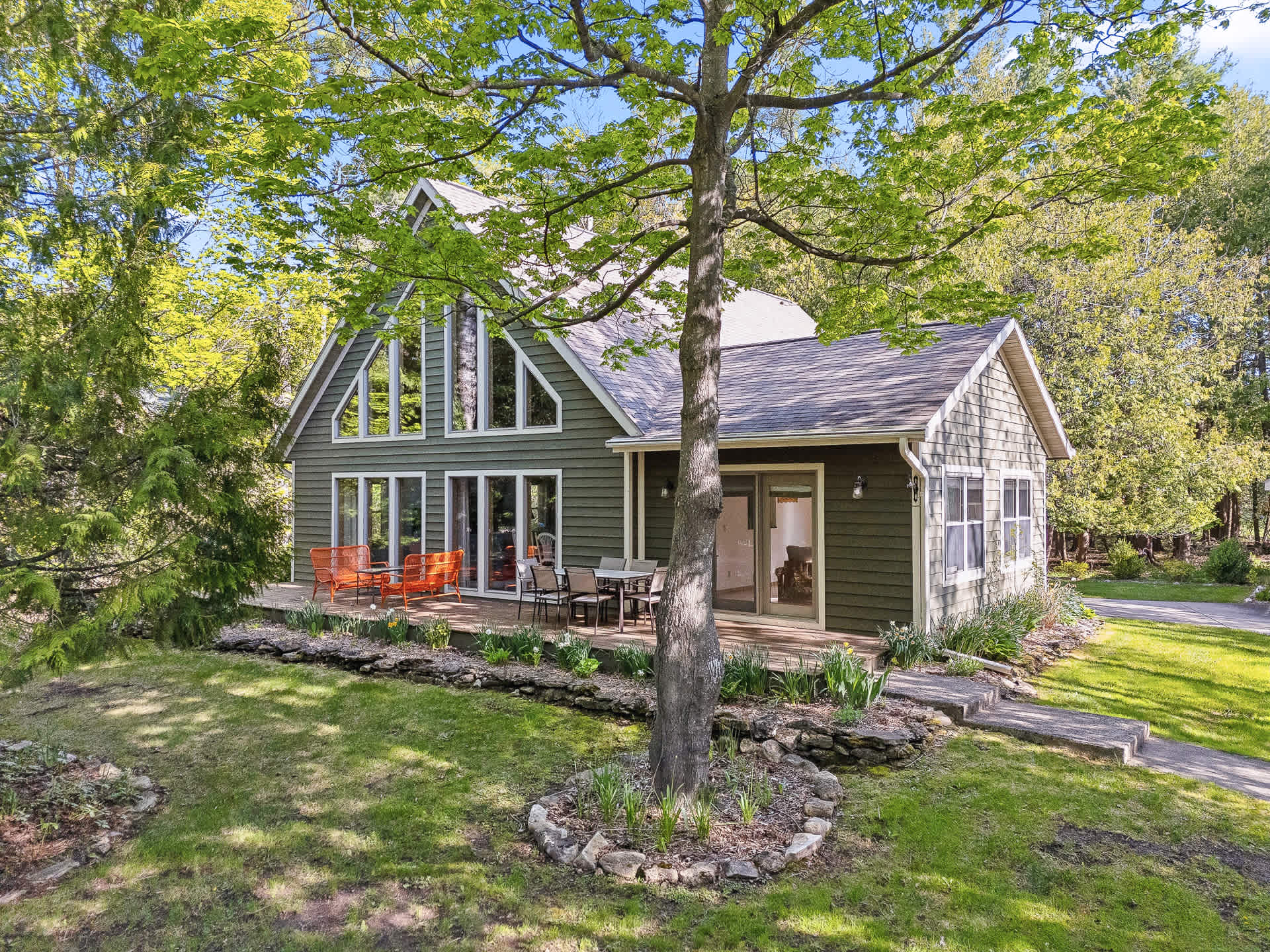 Featured Property Top of the Hill Cabin