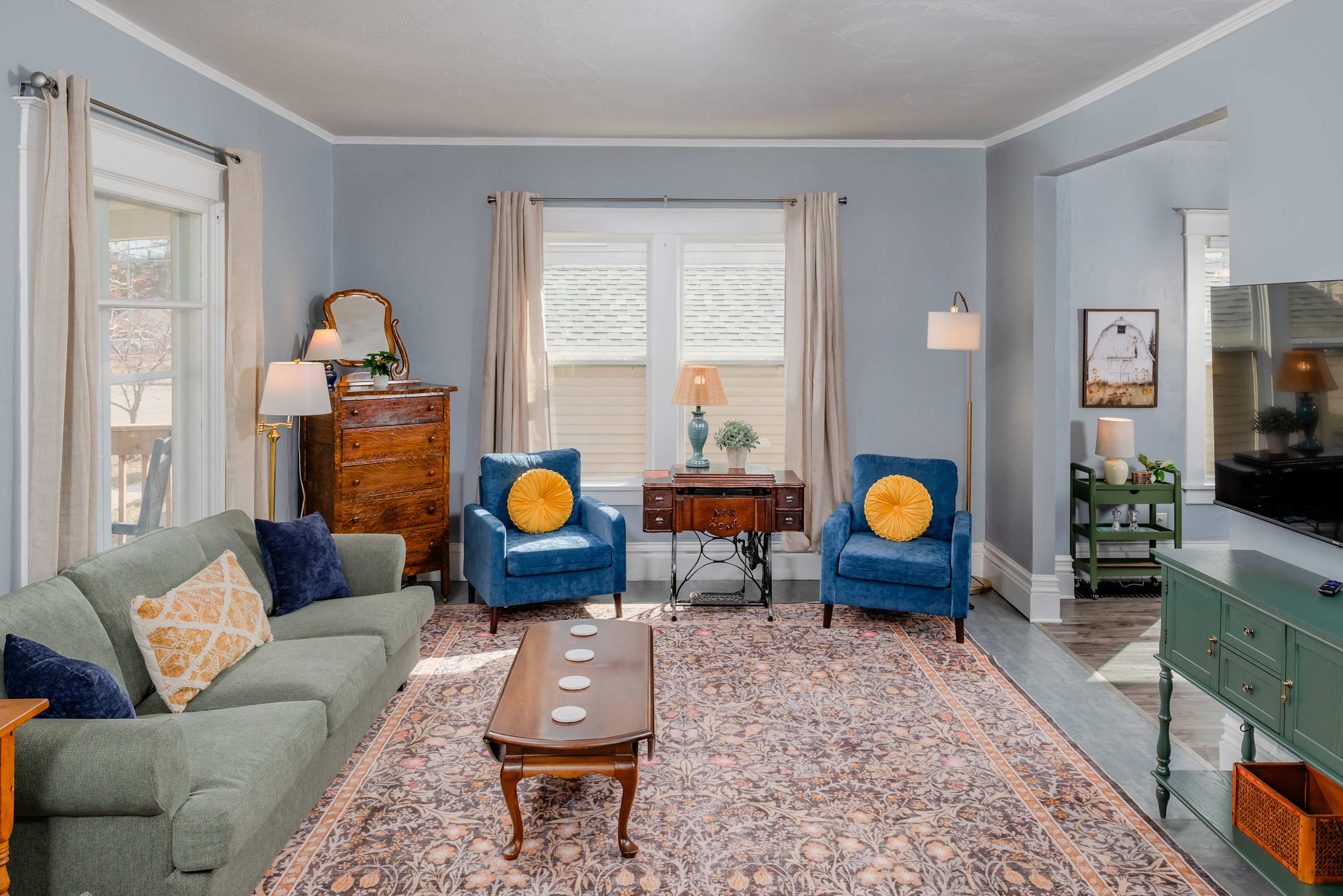 Charming Updated Home In Oshkosh W/ Free Parking - Oshkosh, WI
