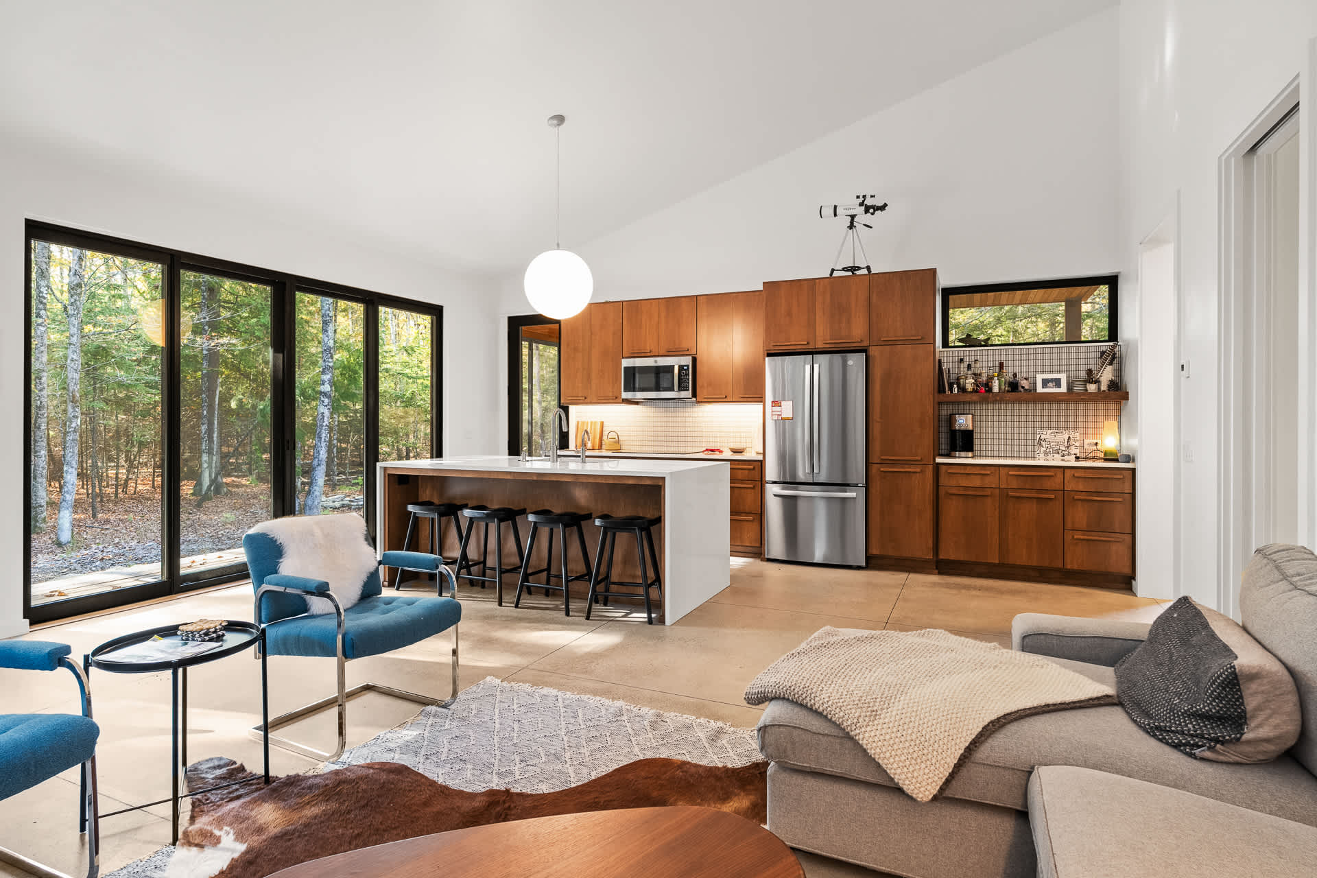 Gorgeous new build near Cave Point County Park!