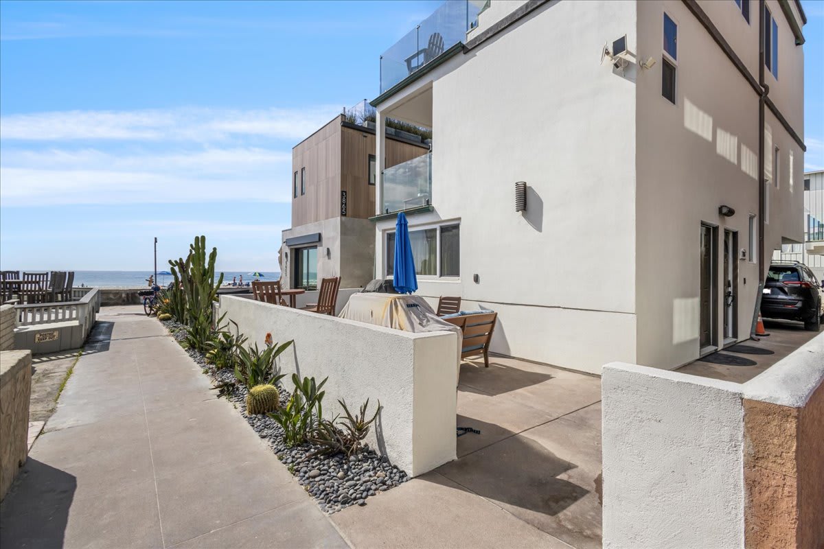 Gorgeous Studio Steps 2 Beach