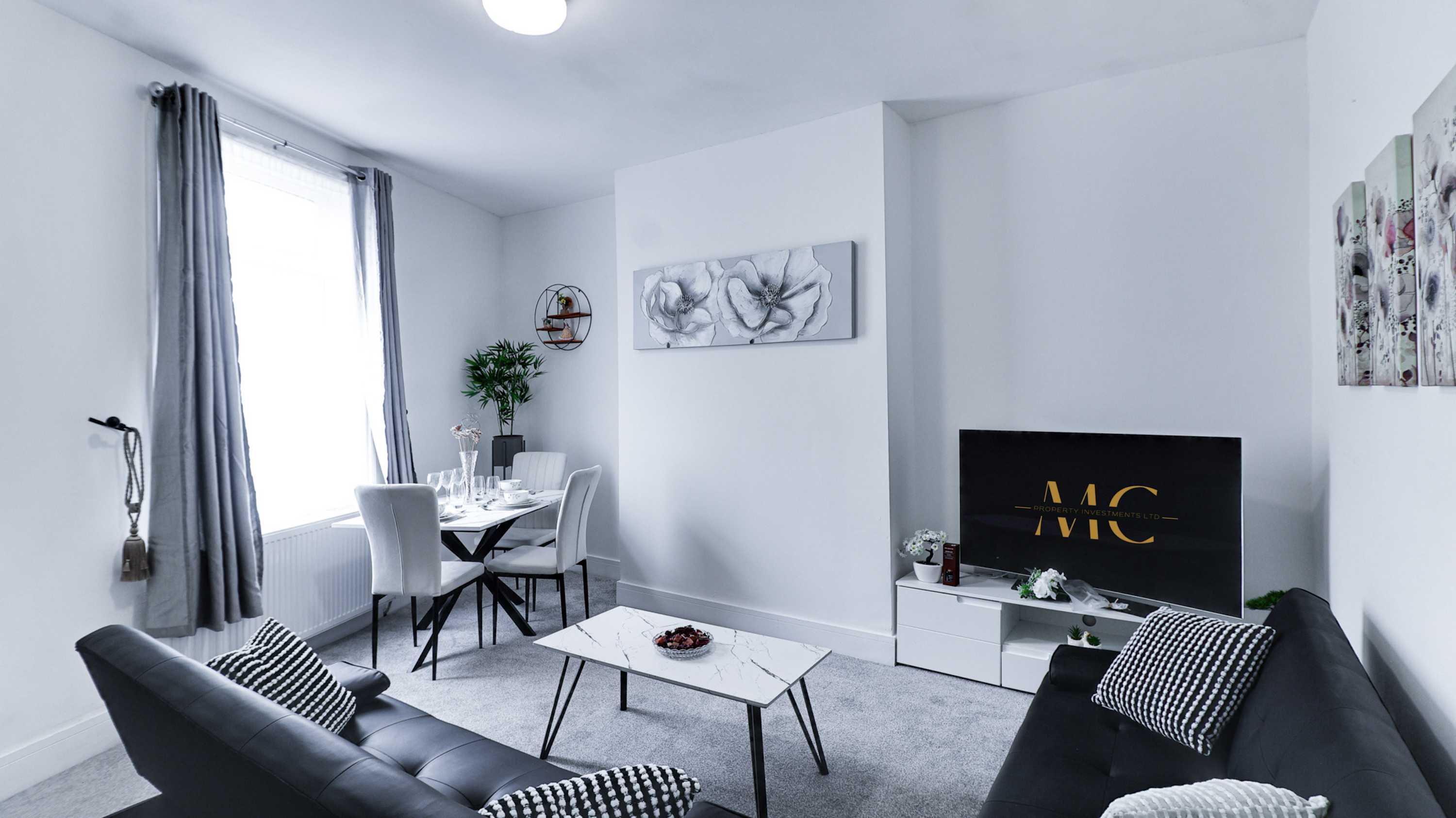 Spacious Home Near Seafront, Perfect For Groups!