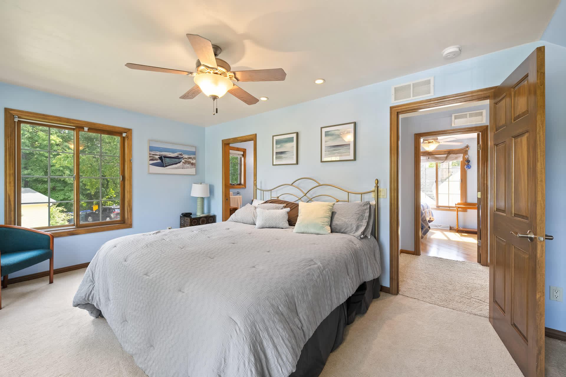 Bedroom 1 (upper level) include a King bed and an attached full bathroom