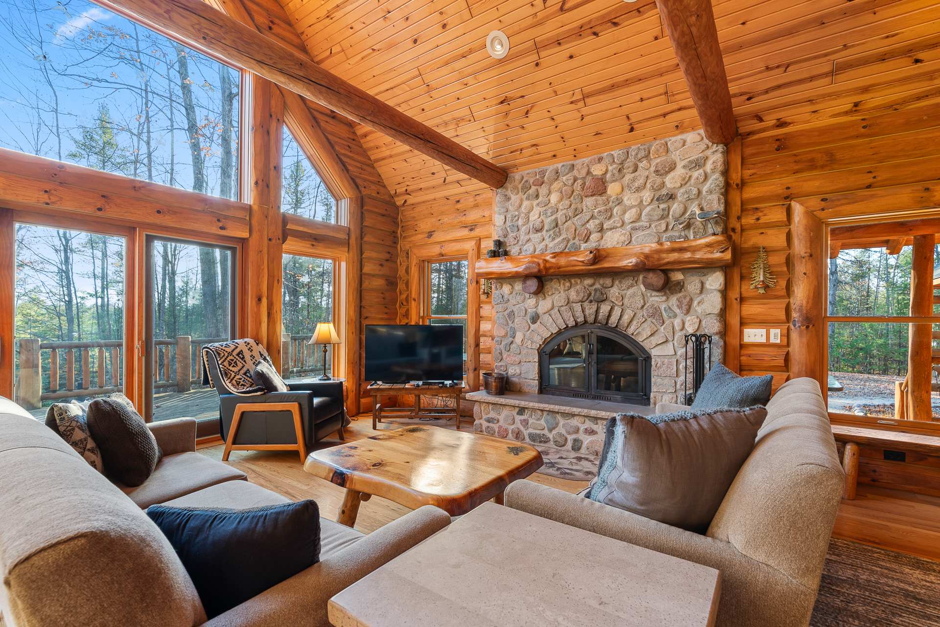 The Log Home of Fish Creek 7