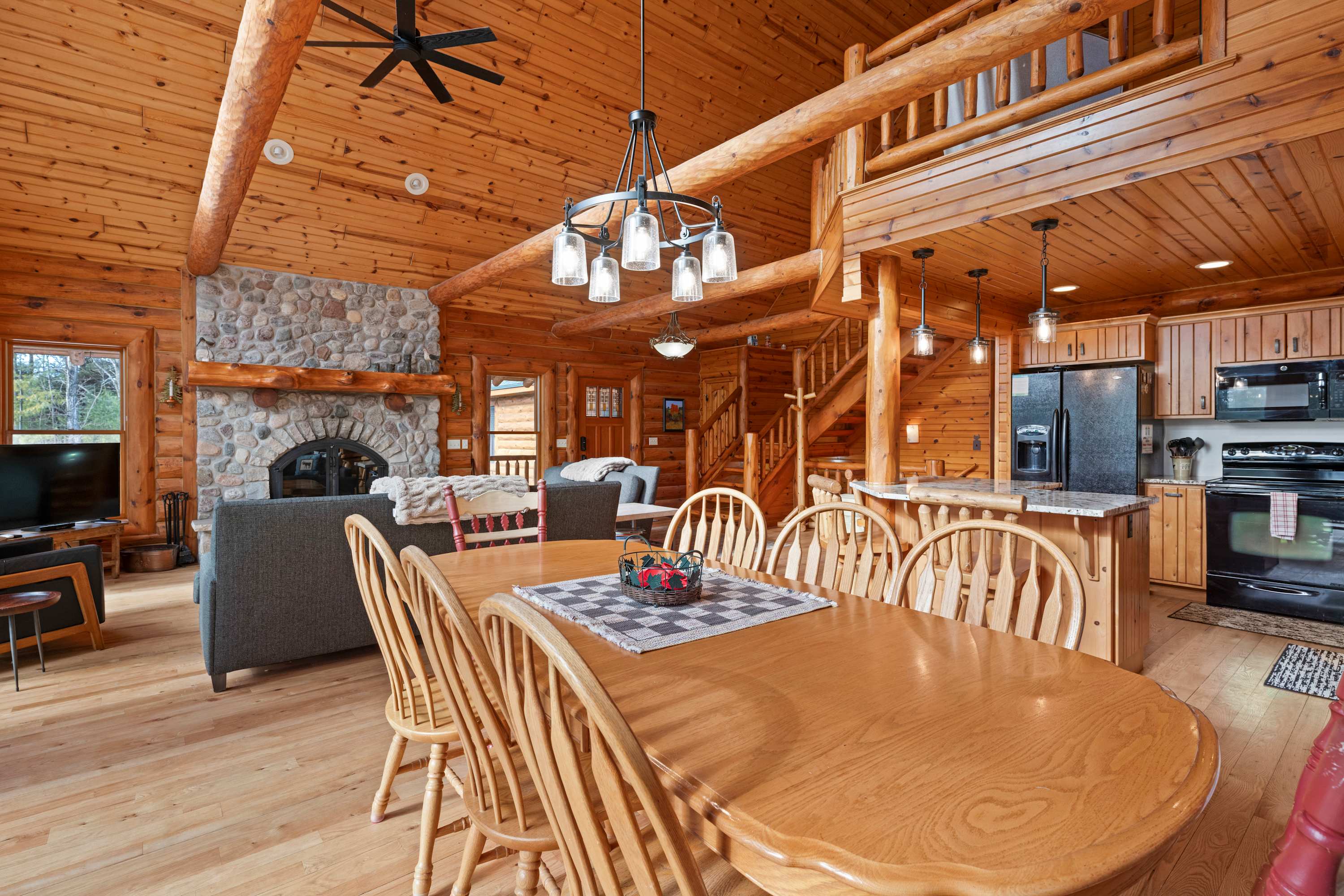 The Log Home of Fish Creek 9