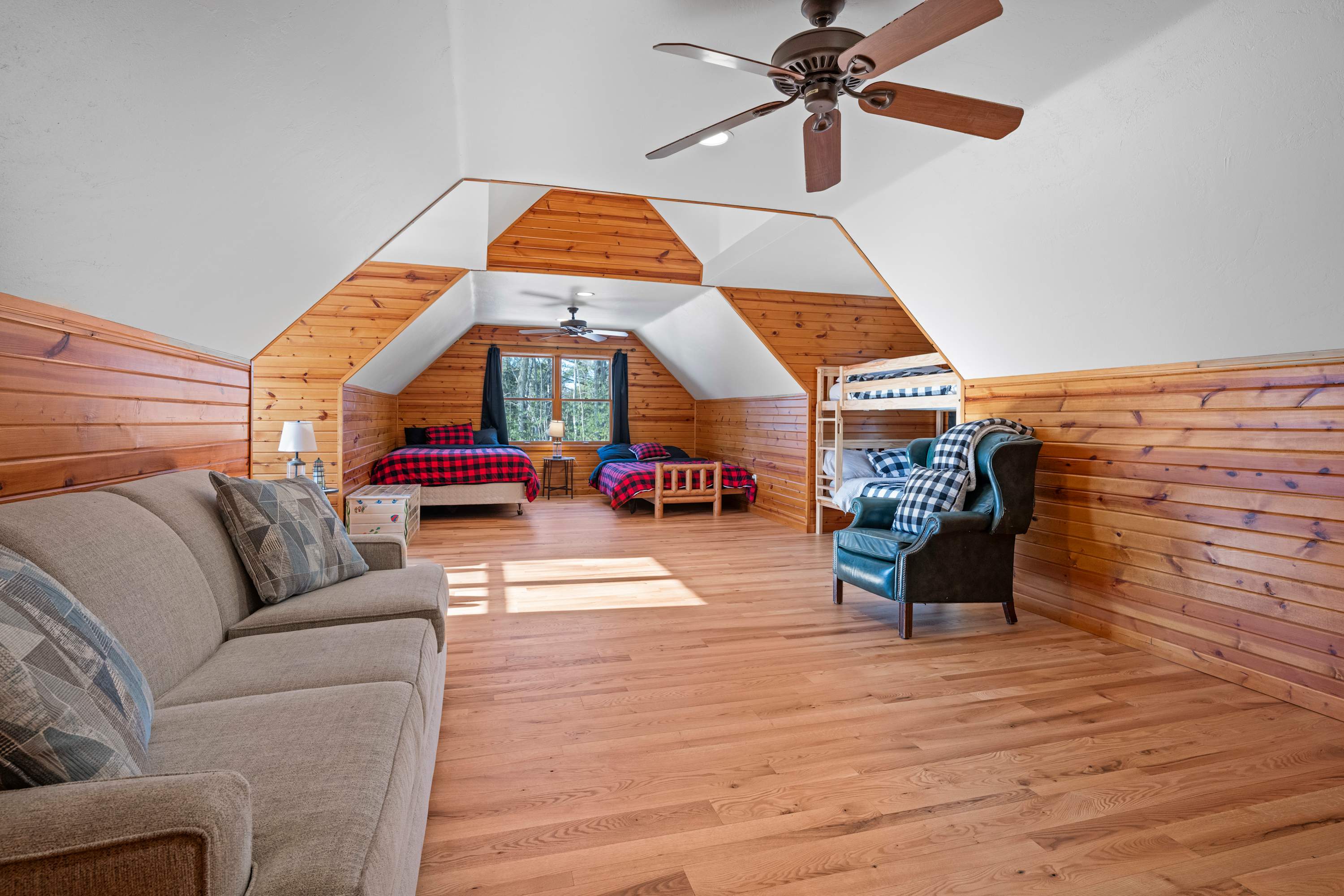 The Log Home of Fish Creek 4