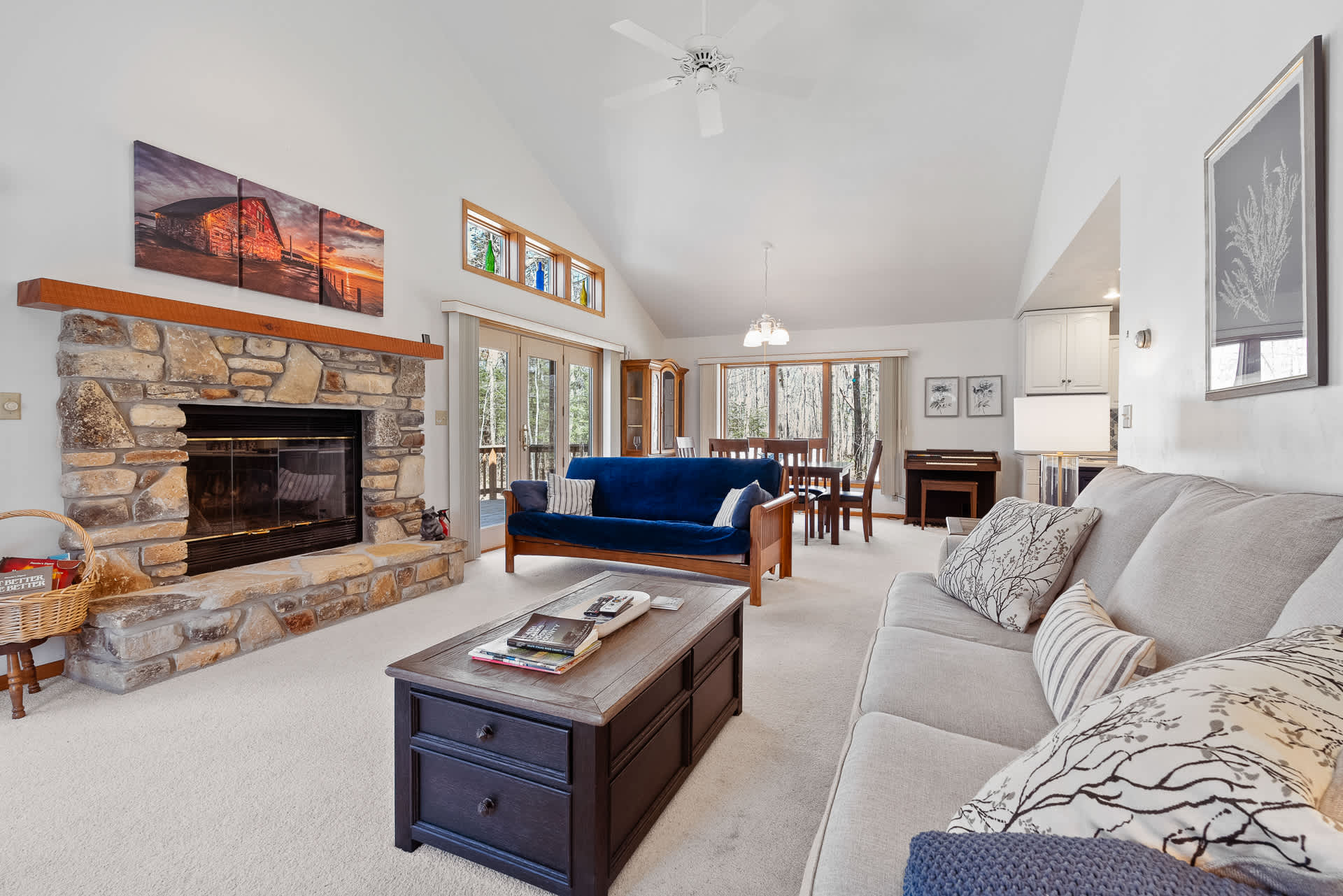 Open concept perfect to gather and relax!