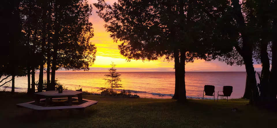 Gorgeous Sunset Views over Lake Michigan! Enjoy the lakeside- the Quiet side of Door County!