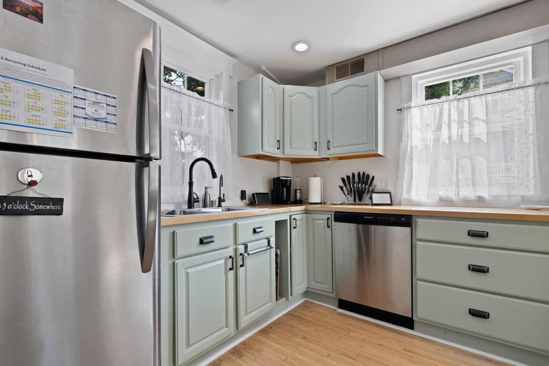 Fully updated kitchen with modern amenities
