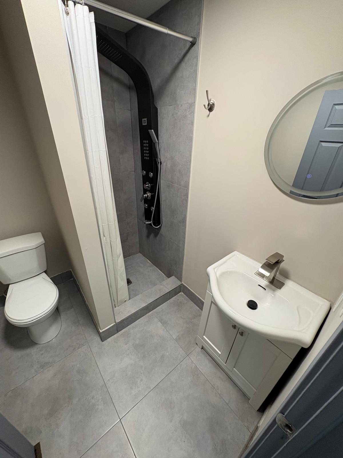 #38.5 St. Catharine's 1-bedroom Hotel-Apartment