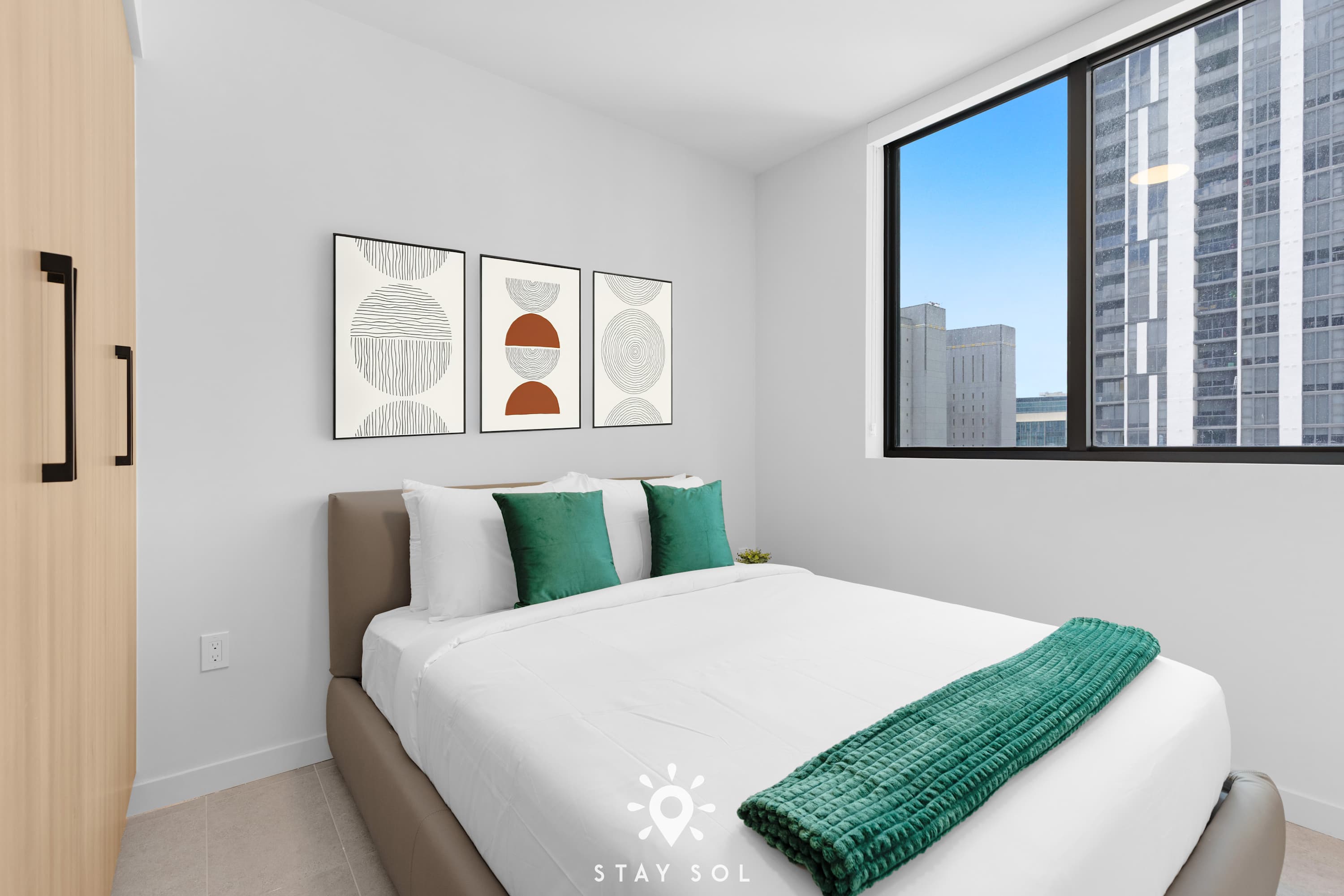City‐View 1BR  | Modern & Refined