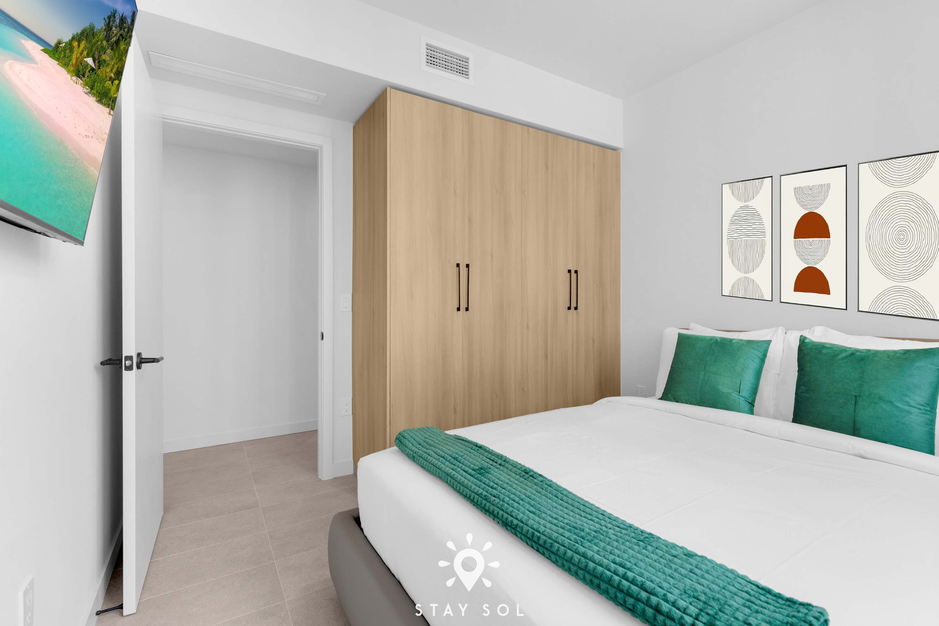 City Views with Bright 1BR Refined in 501 Miami