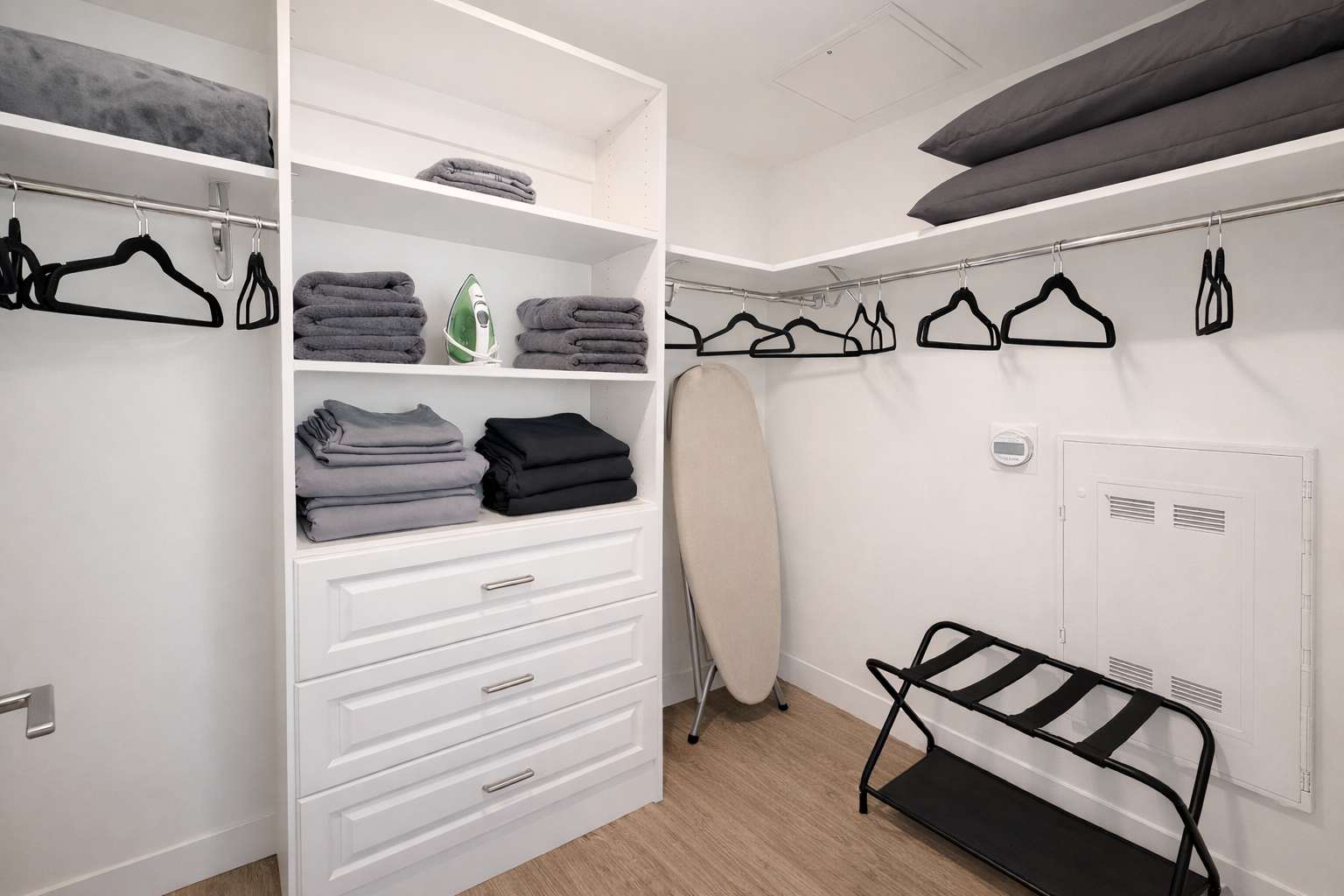 Comfy Apartment 10 Min to Disneyland | Pool & Gym