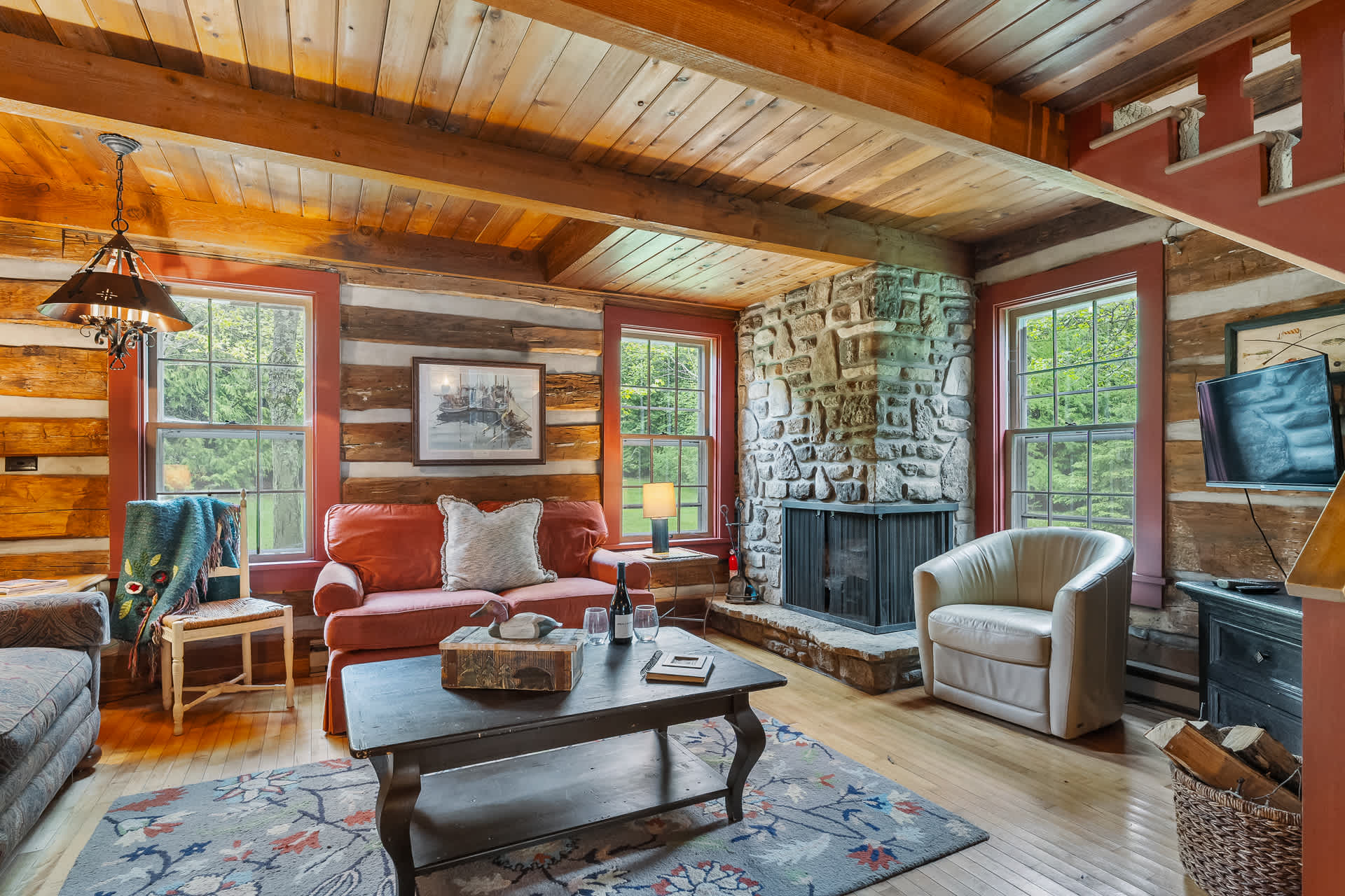 Log Cabin on Kangaroo Lake