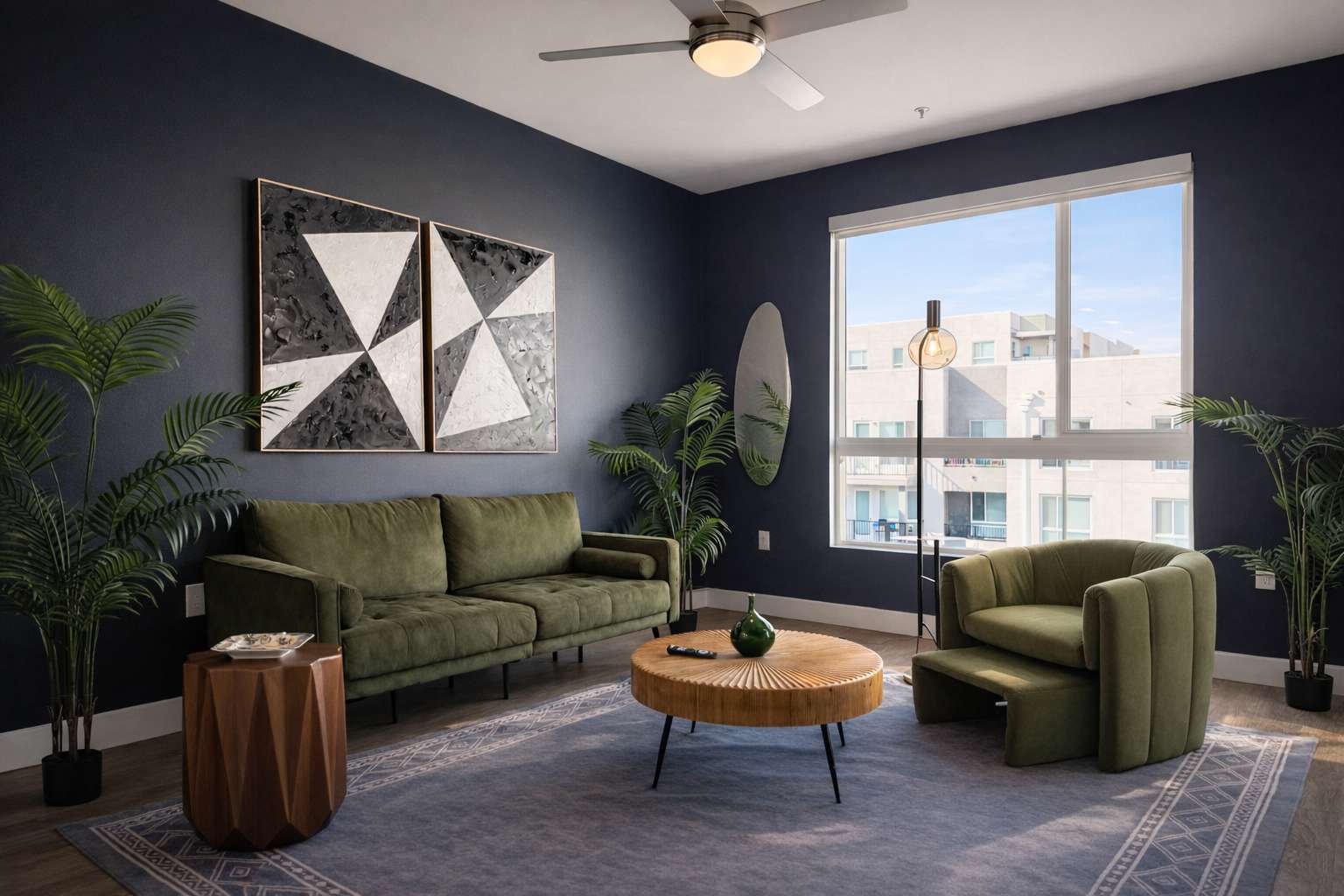 Comfy Apartment 10 Min to Disneyland | Pool & Gym