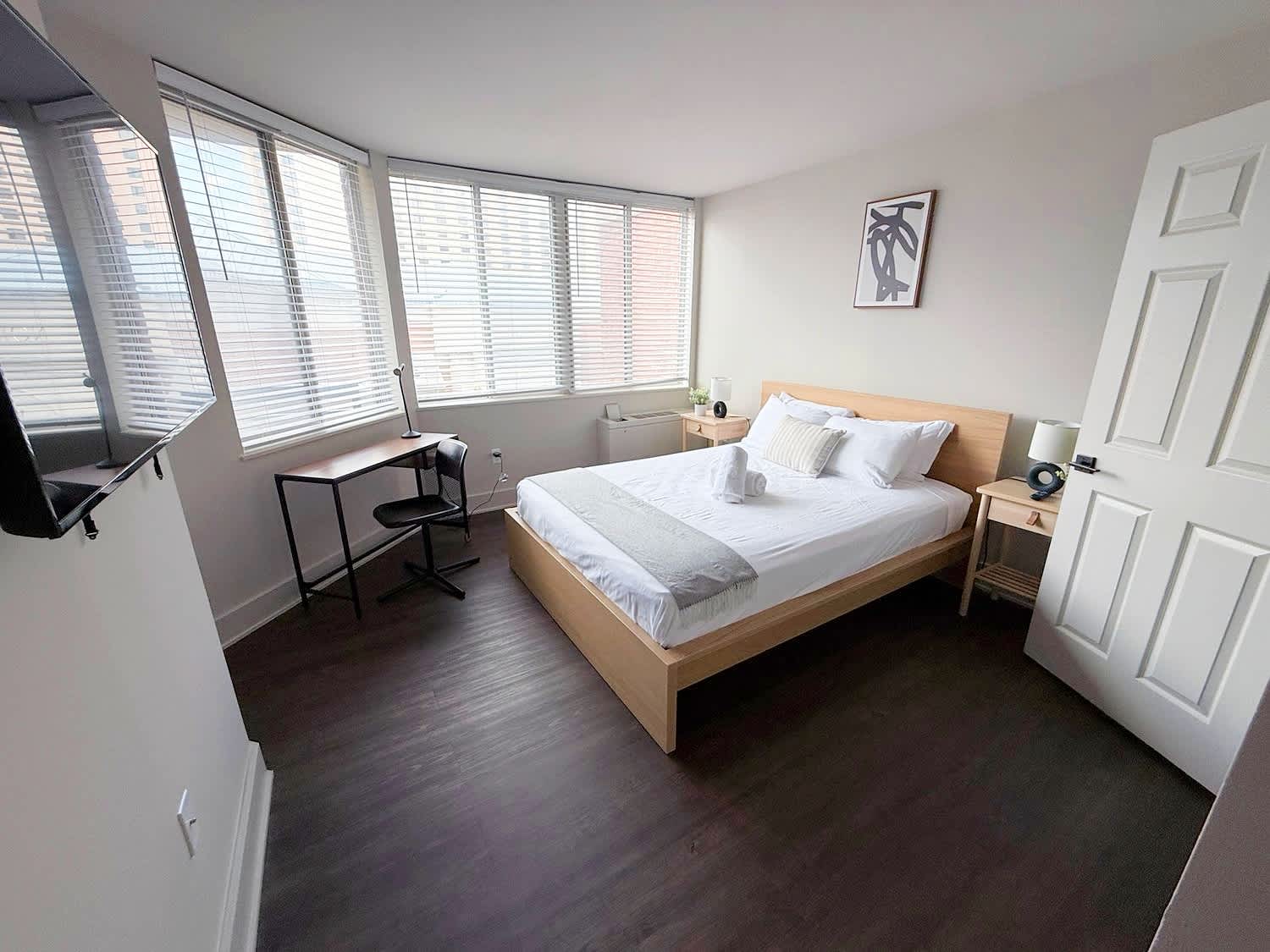 Perfectly Located Apt - Steps to Metro & More