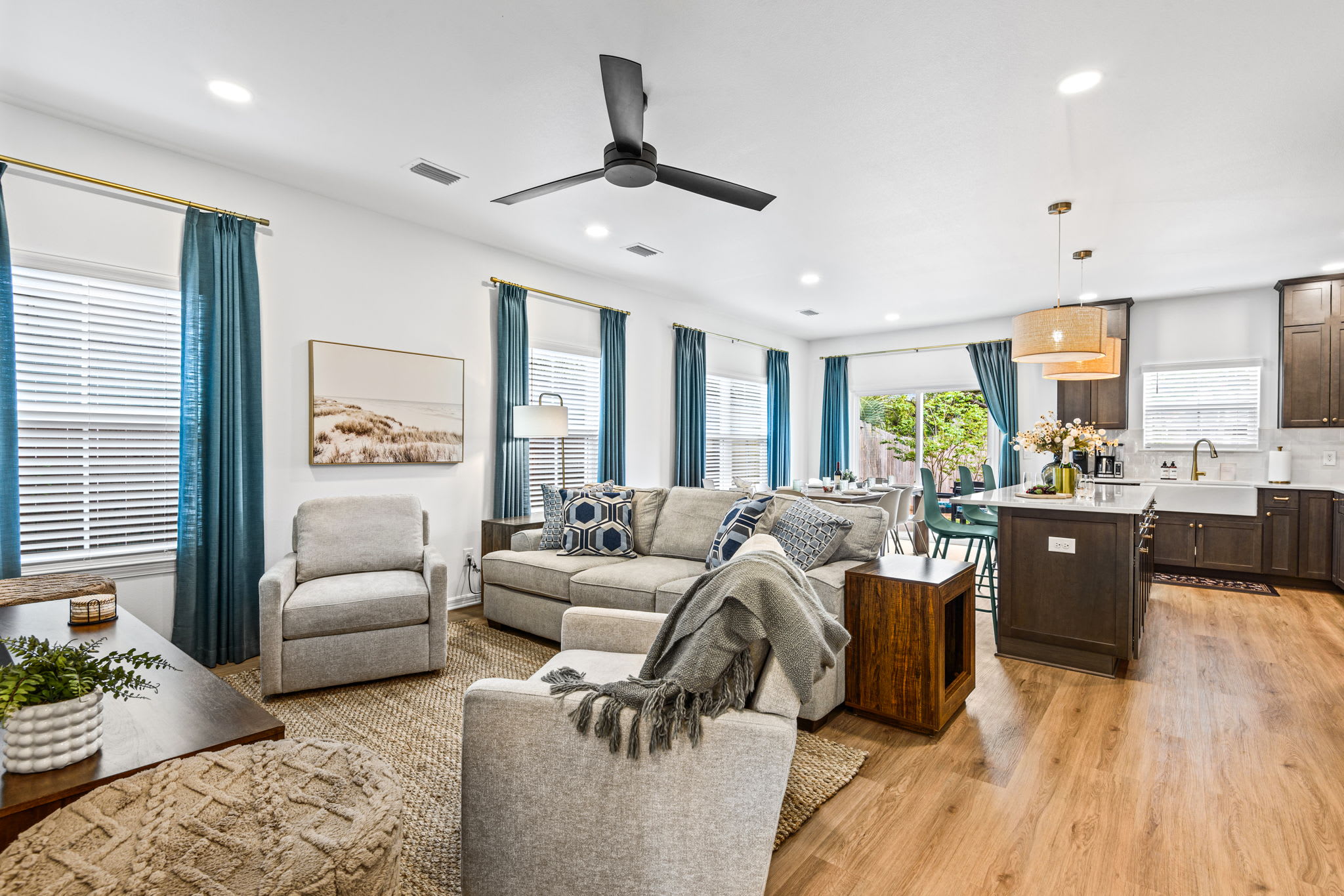 Modern Townhouse Near Dwntwn, 8 Min To Pns-beach - Pensacola, FL