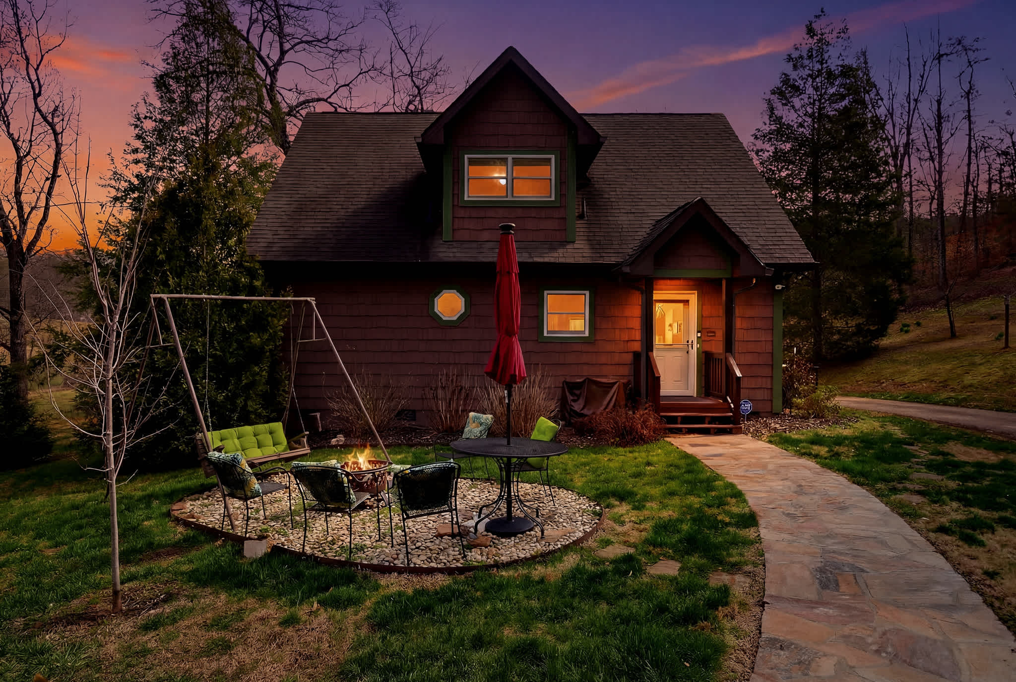 Quiet Clear Creek Cabin, Peaceful Mtn Views, Firepit โ Maryville, TN โ vacation rental